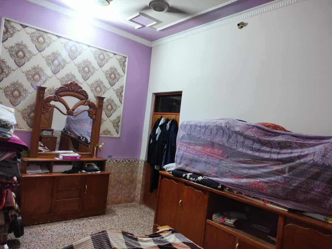 دار البيع  بحي الصادق ركن طابقين
مساحه البيت 175
الطابق الأول غرفتين وصاله واستقبال   ومطبخ حار وبارد وصحيات وكراج سياره 
الطابق ثاني 
اربع غرف وصاله مطبخ حار وبارد وصحيات 
الفوك مشتمل ودرج دخلي وخارجي ستفسار السعر بل رقم ***********

