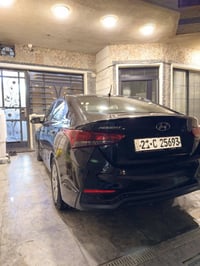 اكسنت 2018 امريكي محرك 1.6gdi وكير AT موجودة صور الحادث والسونار،بس ال...