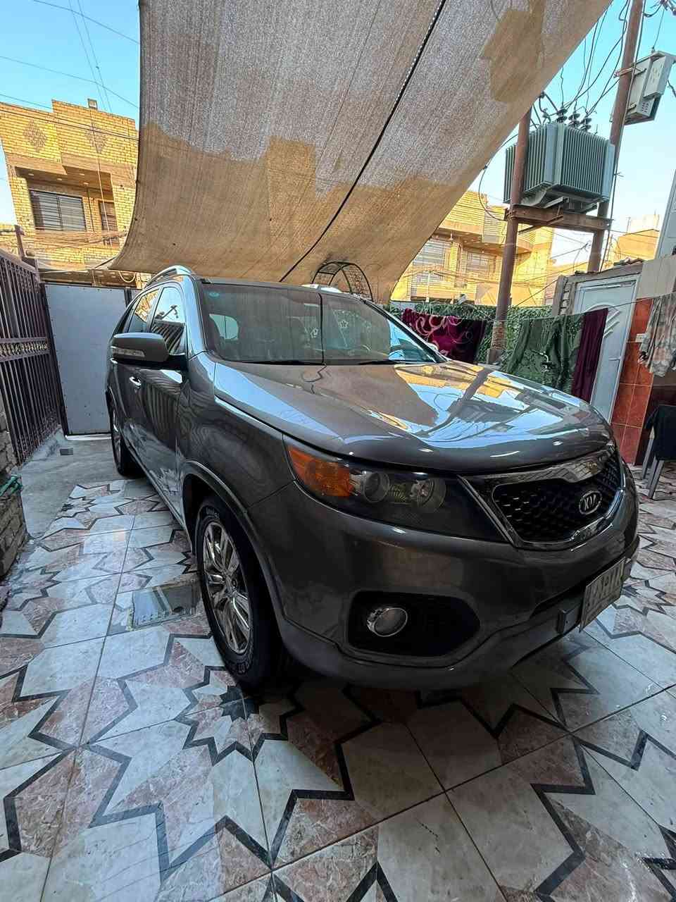 🔥 للبيع أو المَروس 🔥
🚘 كيا سورينتو 2012 (فول مواصفات EX)
 المحرك: 6 سلندر 3500 سي سي.
 السعة: 7 راكب.
 المواصفات: بانوراما، بصمة، كشنات جلد للطرفين كهرباء مع خزن ميموري، تبريد وتدفئة كشنات (أمام وخلف)، تبريد 3 قطع، مري شفط مع إشايير.
 الضرر: حادث أمريكي (جاملغ وبنيد)، جردة عدي وصبغت بالكامل (بيع حزام للتنظيف).
 السنوية والتحويل: السيارة باسمي، والتحويل يتم في اليوم الثاني مباشرة.
 المكان: بغداد - الزعفرانية
 للإستفسار والاتصال: ***********
