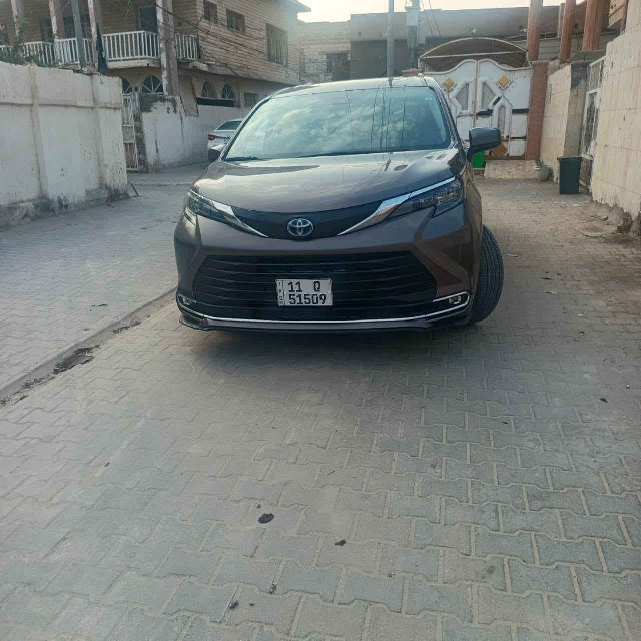 سلام عليكم تيوتا سينا 2024 رقم بغداد هايبرد فول مواصفات ماشيه 35 ميل بنرامه بيبان كهربائي وتو هولد رادار تحكم بل ستيرن هندبريك. دكمه جنطه كهربائي تحكم بل كشن المامي  مانع انزلاق وهواي بعد مواصفات سياره ما متعوبه ضربته موضحه بل صوره سعره 300 وبيه مجال استفسار ***********
