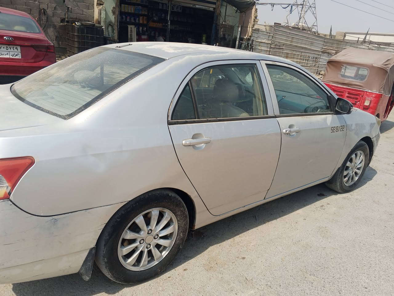 السلام عليكم سياره  BYD 2013 خير من الله صدر محرك بس الكير بي طفره اول ماتحرك بعدين طبعي ينمر السياره بيها باب مبدل السعر 40ورقه بيها مجال حك الحيه عنوان مدينة الصدر الورفلي الاستكشافات النفطيه شباب مامتواجد للفيس الرقم ***********
