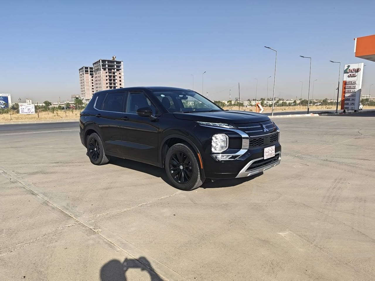 🚗 MITSUBISHI OUTLANDER 2025 ES 🚗 ✨-  فول مواسەفات ✨
ئۆتۆمبێلێکی مۆدێرن، بەهێز و زۆر پاک، ئامادەیە بۆ ڕێگا و خێزان!

مۆدێل:ES 2025

ڕەنگ: ڕەش  (زۆر جوان و خاوێن)

قەبارەی بزوێنەر: 2.5L (4 سلندەر - بەهێز و کەم سەرفیاتی بەنزین)

بارودۆخی جەستە: بێ بۆیاخ بە ✅ (پێش و پشتی کەپسە تەنها دوو دەرگای سبوغە -، بەبێ ناوداخڵ، ئێرباگەکانی پێشەوە سەلامەتن تەنها شانەکانی تەقیون.

🔥 گرنگترین مواسەفات و تایبەتمەندییەکان:

سیستەمی بزوێنەر و ڕێگا: modـەکانی لێخوڕین (ECO, NORMAL, TARMAC, GRAVEL, SNOW).

کامێرا و ڕادار (360 پلە): کامێرای پێشەوە، دواوە، لاپەڕە و پێنج لایەنە + ڕاداری پێشەوە (دیاریکردنی ئاڕاستە)، ڕاداری لاپەڕە (خاڵی کوێر)، ڕاداری دواوە (ئاگادارکردنەوە لە لێدان).

حەساسات: پێشەوە، دواوە و لایەکان.

ناوەوەی بەرز و لوکس: کوشنی جڵد + شامۆ، کوشنی ئۆتۆماتیک (کەهرەبایی)، کوشن هیتەر (گەرمکەرەوە)، دەستگیرەی سووکان هیتەر.

تەکنەلۆژیا و ئاسوودەیی: شاشەی گەورەی دەستلێدان، شەرجکردنی بێوایەر (Wireless Charger)، بەسمەی دەرگا و کارپێکردن، سندوقی دواوەی شەفتی کەهرەبایی، تبرێدی ناوەندی و دەستلێدان.

تایبەتمەندی سەردەمیانە: هاندبرێکی بەسمە، سیستەمی Auto Start & Auto Stop.

ڕووناکی و دیمەن: لایت و بلاجکتۆر و بکلاێتی Full LED زینۆنی بلادی، وێل کرۆمی زۆر شیک.

... لەگەڵ کۆمەڵێک مواسەفاتی پێشکەوتووی تر!

📍 شوێن: هەولێر / 📞 بۆ پەیوەندی و زانیاری زیاتر: 📱 ***********واتس اب،)***********

نص مكتوب في الصور:
- Touch here to edit text