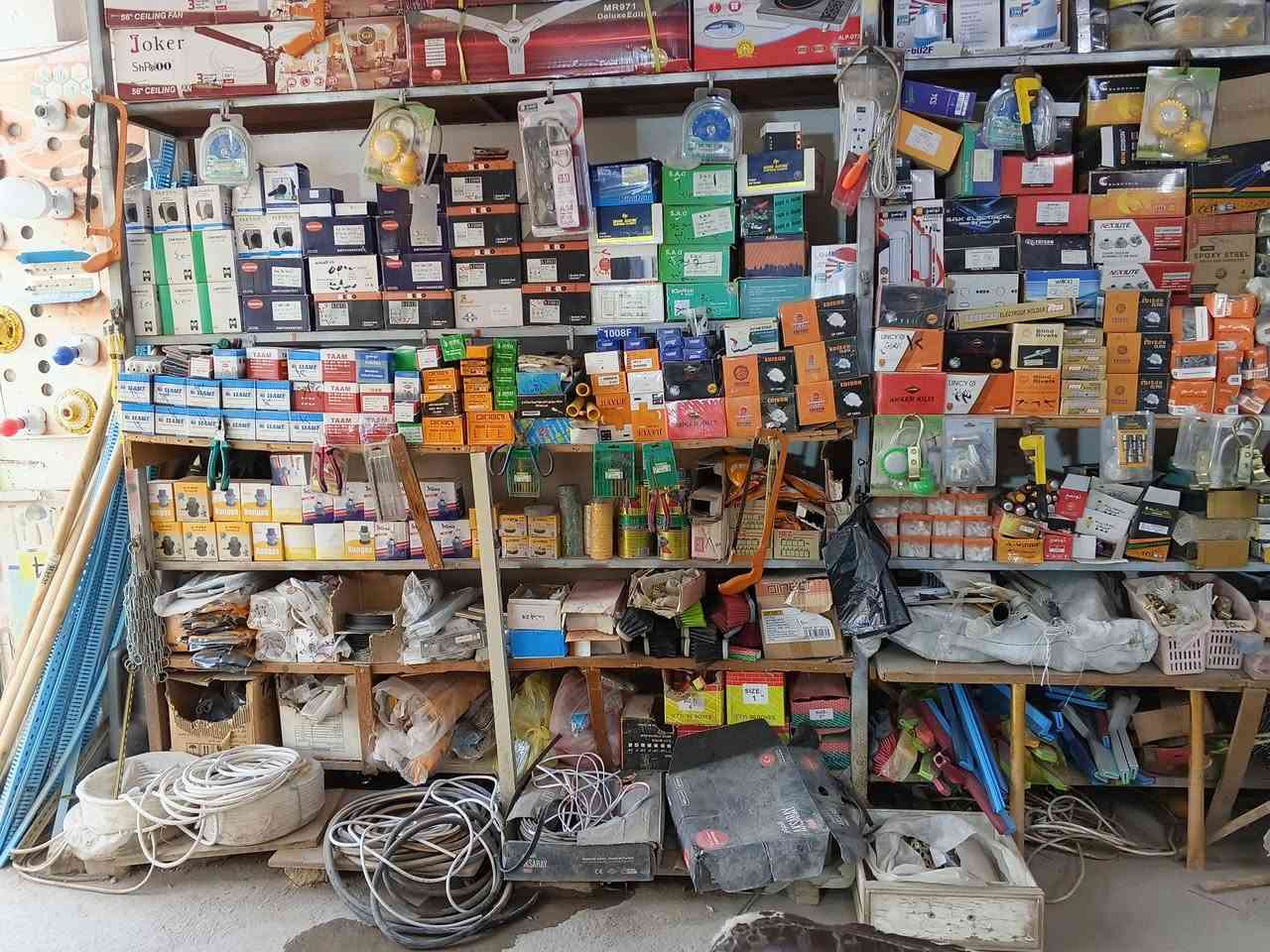 محل انشايه لبيع كامل من كل الضرض
العنوان اذك الصوب شارع الماء الارو محلات سيد عباس

***********
