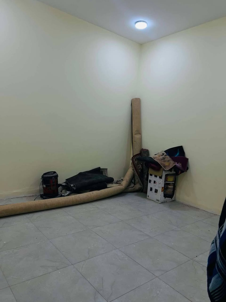بيت طابو صرف بناء جديد وحديث
مساحة 200 متر طابوك كونكريت
غرفتين وديوانية وصاله وهول ومطبخ وصحيات داخلية وخارجية ومناور اثنين.
سعره 130 مطلوب إسكان تريد تدفع المبلغ كامل ويتسدد الإسكان مباشرةً أو تدفع 80 مليون والباقي يتحول عليك التسديد كل شهر 337 ألف.
العنوان سوق الشيوخ حي العسكري نهاية شارع الترابي قريب على الكرامة
للتواصل والاستفسار مراسلة الصفحة
او واتساب ***********
