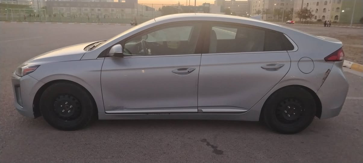 السلام عليكم 
 هونداي ايونك هايبرد موديل 22 نص فول وارد كندي ضرر جاملغ السكن امامي مبدل ومصبوغ وبنيد وباب مرشوش استخدام شخصي صارلها ٣ سنوات عندي وخير من الله كير ومكينة وتبريد مكفولات بلاديات ماشية80 الف ميل وقابل للزيادة السعر 110 قابل للتفاوض
بيع او مراوس ب راف فور او كروس كورلة حديث.
KMHC75LC2NU284903
***********واتس اب
