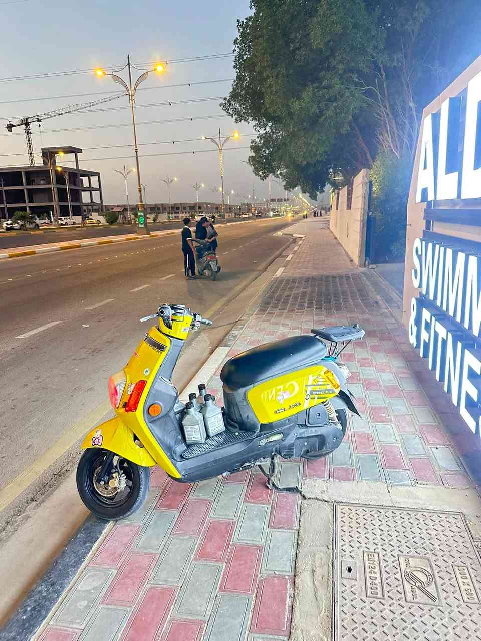 سلام عليكم دراجه بوليسي مسطره حديث نوزل دراجه نضيفه مكينه ممفتوحه ناعمه معنى الكلمه متسمع بس صوت الكزوز ادير دهن امزويل التر بـ15 الف بيه تزويد اشاير تخم كامل برتقالي وبك لايت نفطي وتايرات سوبر جيلاتين الشاشه زركه ممحتركه وبيه مري اصليات ستيل وكاسحه معدل الدراجه 100km الدراجه طالعه من معرض  السعر 925 وبيه مجال عنواني-كربلاء _حي_الاطارات للاتصال***********
