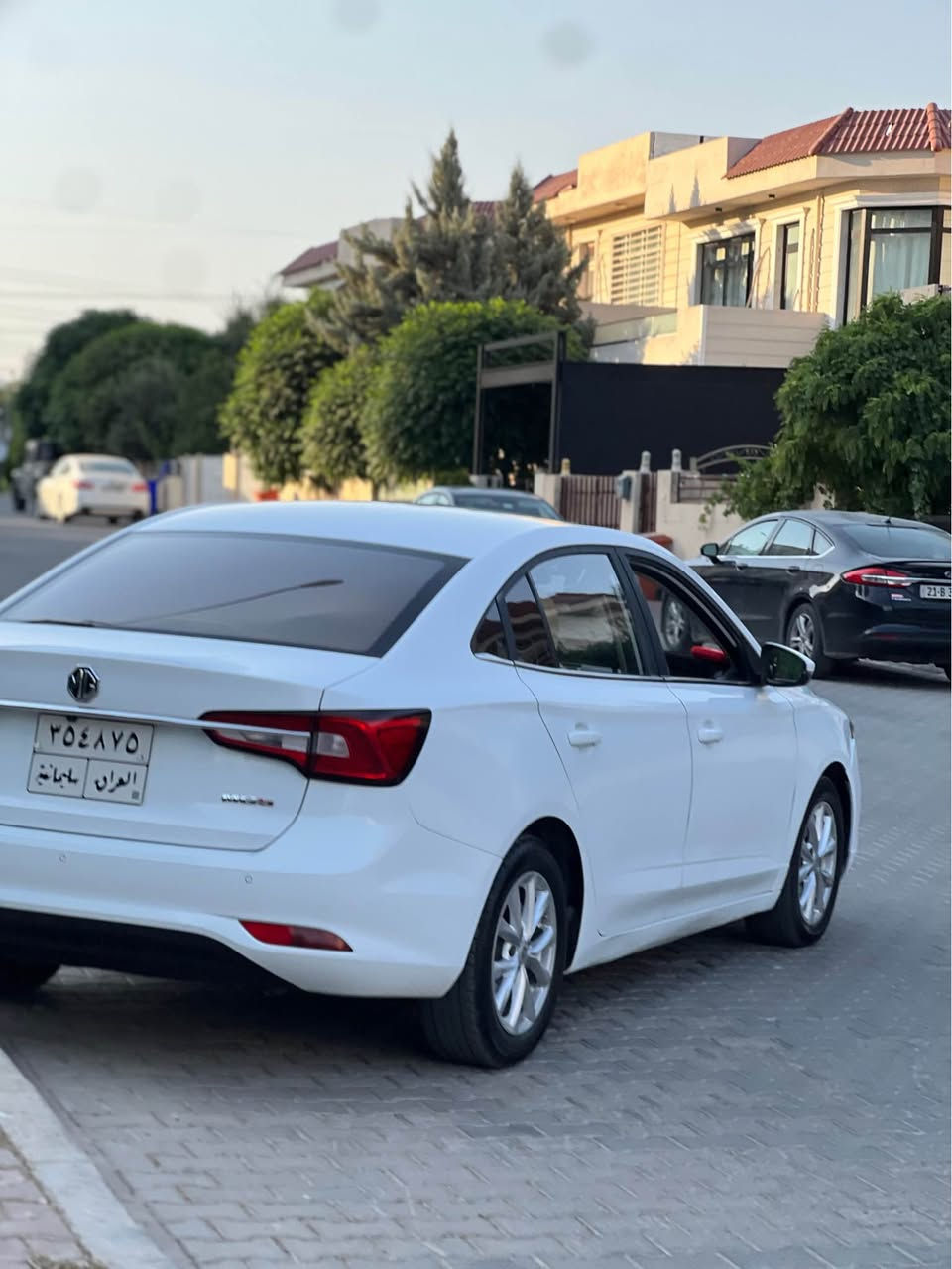 MG 5 2022 
مواسەفات کۆمفۆرت 
سەیارەکە بەسمەیە 
کامێرایە 
شاشەیە 
تەحەکوماتی سەر سوکان
ناو زەردە 
بێ بۆیاخە سەیارەکە 
تەنها ساردی هەیە 
لە سلیمانیم 
*********** السليمانية, العراق
