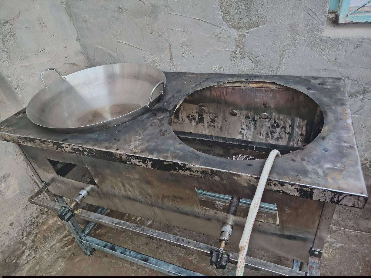 أغراض كافتريا للبيع 
مثرامه حمص 
براد حجم كبير شرط يجمد 
طوس عدد 9 كبير زجاج نضيفات 
طباخ تفصال حجم كبير شرط جديد 
طاوه حجم كبير الأصلي ستان ستسل اخت الجديد 
كابسه بركر حجم كبير الأصلي اخت الجديد 
كريل بركر استعمال قليل 
شوايه كص أربع شموع استعمال مرتين فقط
بلانكات عدد 6مع مصافيهن مال فلافل

مكاني حله الاستفار مراسله الصفحة او الرقم 
***********
