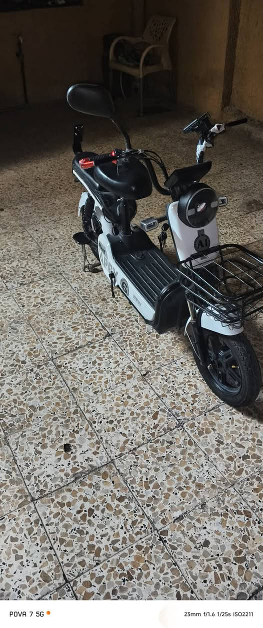 دراجه شحن للبيع حجم ١٦ دراجه نضيفه كلشي مابيه السعر ٣٥٠ وبيه مجال عنوان بغداد الزعفرانيه شارع الكهرباء خلف حسينيه أمام المهدي اتصال رقم ***********
