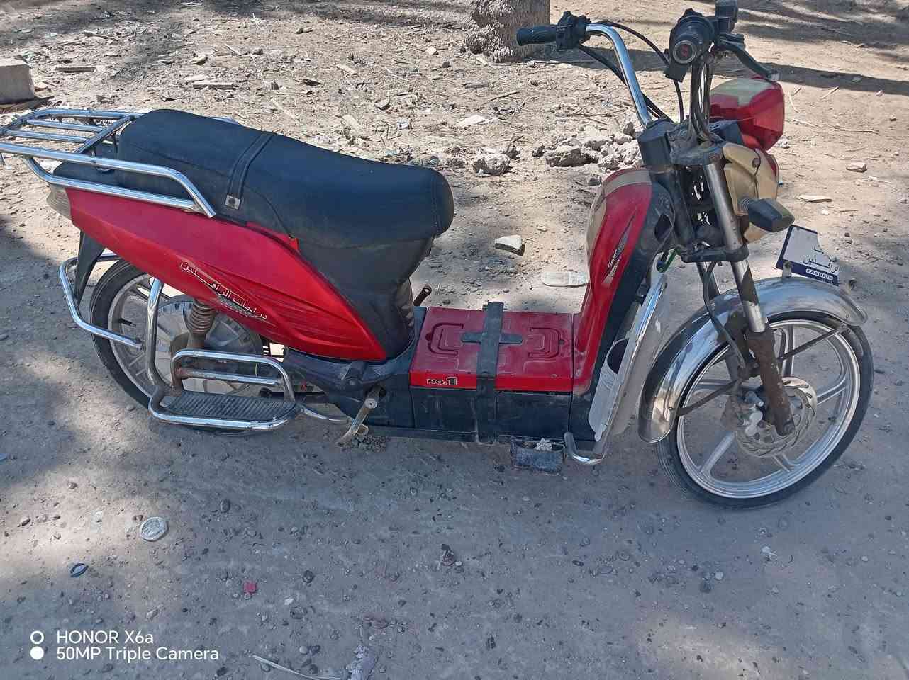 السلام عليكم دراجة شحن للبيع شغاله كهربائيات كامله  
بطاريات تعبانه والدرجة بي بنجر مكانها جبلة الحميري
السعر ١٠٠ وبيها مجال رقم الهاتف
***********
