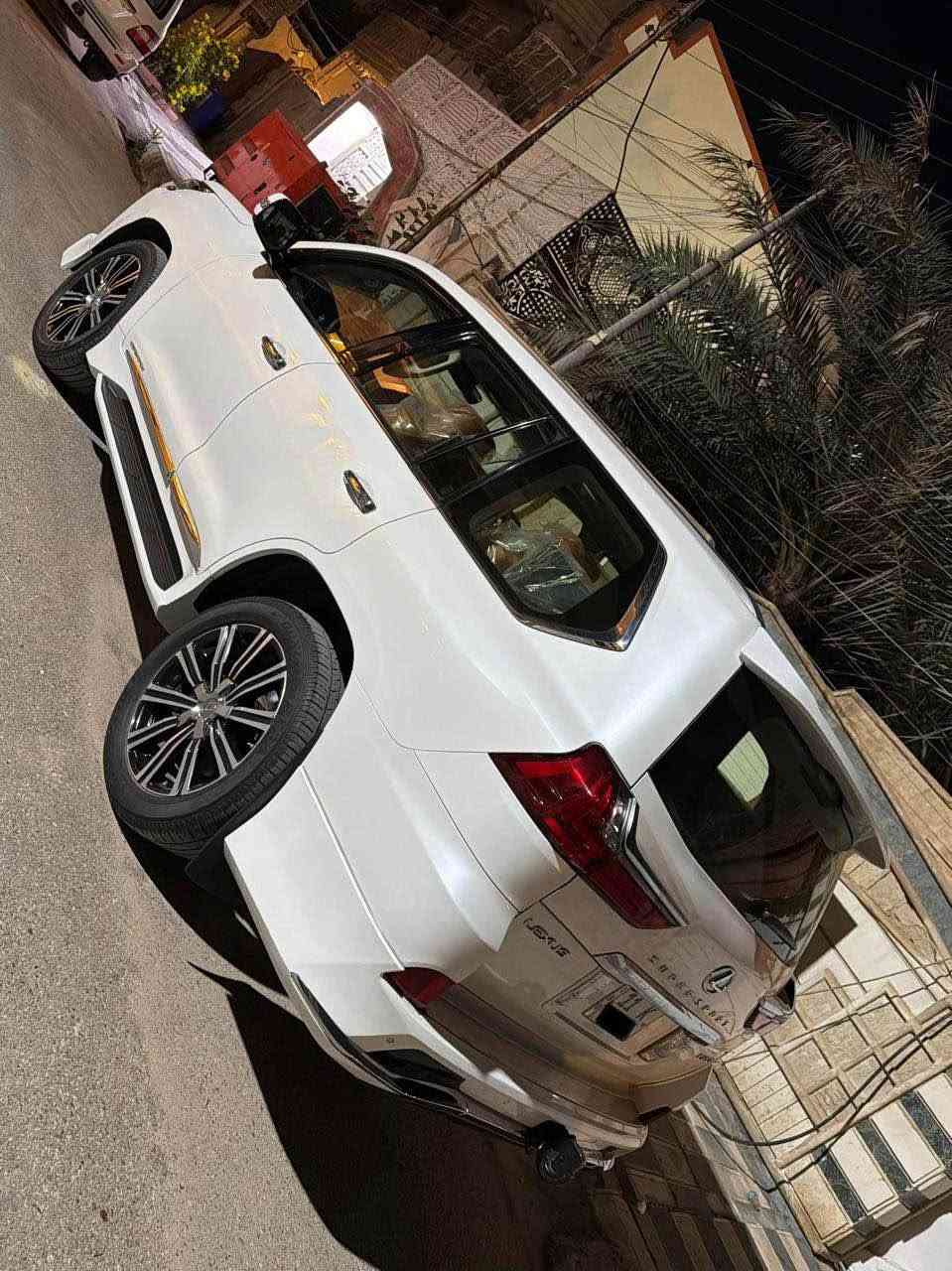 السلام عليكم لكسز للبيع مديل 2017 بريم باب اول سوبر سبورت فول مواصفات معروفه مواصفاتها ماكو داعي اذكرهن رقم بغداد بأسمي السياره مكفوله وجديده ماشيه 100 الف 
للاستفسار *********** ناصرية, ذي قار
