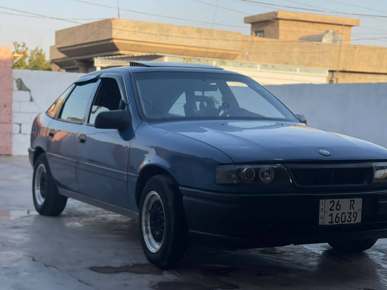 موديل 90 حجم 20 محرك جديد   شرط كير الخامس يفلت ماعرف السبب طخم تاير نضيف  صدر 70  صبغ بلادي لمصبوغه ولا مدعومه بيها شخوط شي قليل   داخل نضيف سياره مال جناي الشرعي اني السنويه  لل 31  الهزه جديده مراوس حسب القناعه  بس دين وقصاد مابيع نقد فقط السعر (33) وبيها مجال***********
