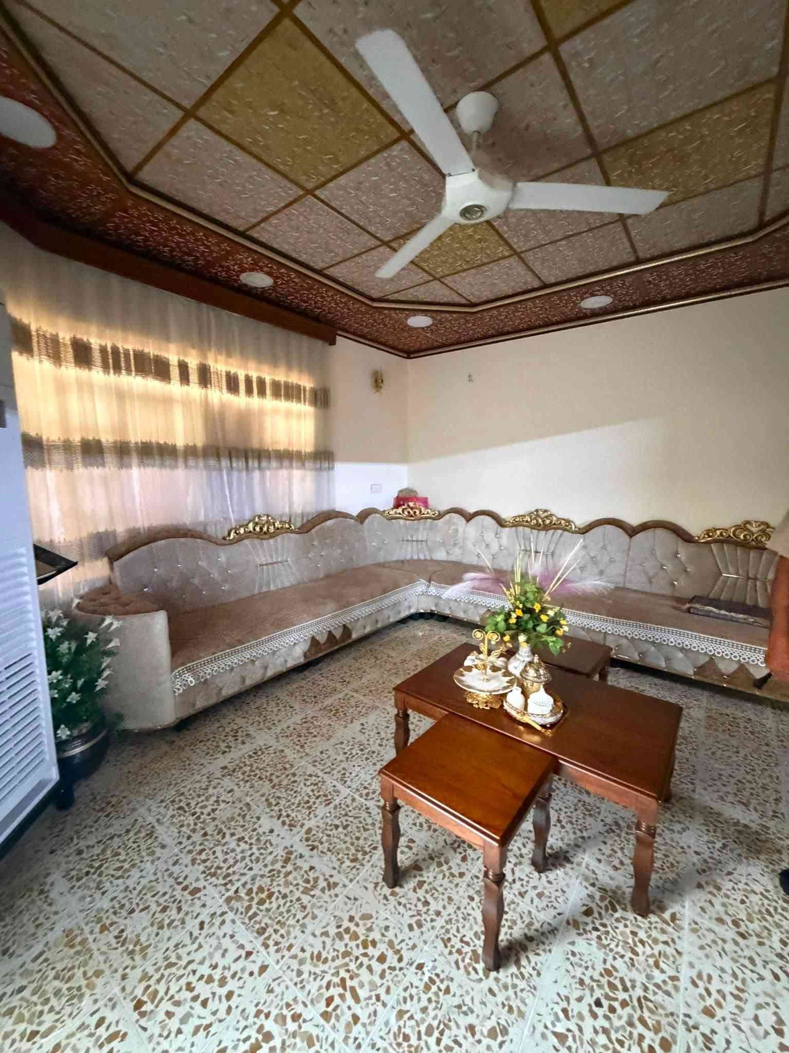 دار للبيع حي الزنجلي قرب شارع الاطباء

المساحة 236 متر واجهة 14 متر ركن

سند طابو ملك صرف 

الدار مكون من طابق واحد وغرفه

الاول هول استقبال مطبخ صحيات غرفتين نوم 

السعر 155 مليون

مكتب العمران

***********
***********
