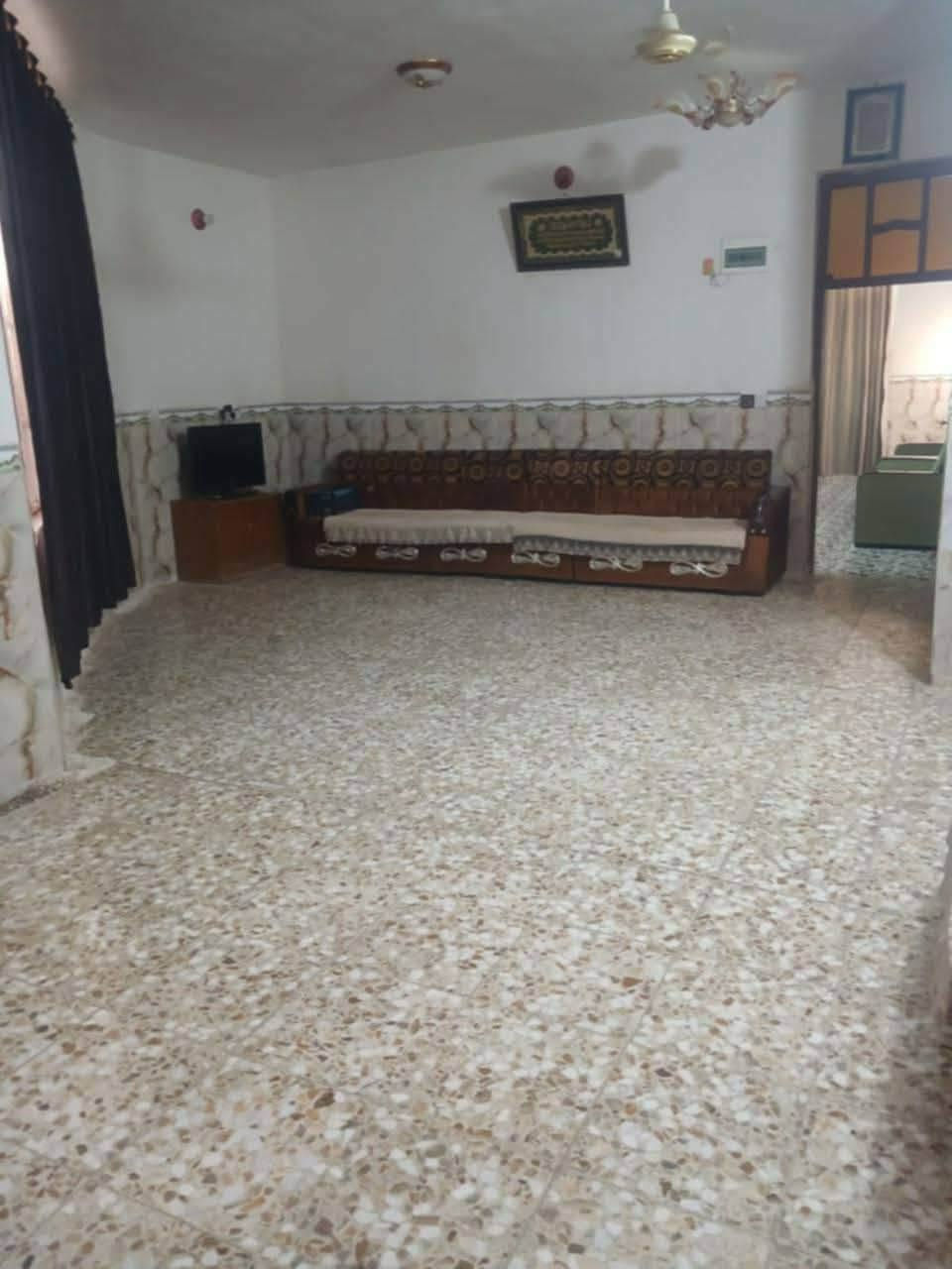 بيت طابو صرف مساحته 250متر
الموقع /حصوه/حي الغدير / يحتوي على ثلاث غرف اثنين جوه وحده فوك و استقبال ومطبخ ومنور خارجي وحمامات خارجيه وداخليه  بناء سنه ٢٠٢٠ 
للتواصل /***********
