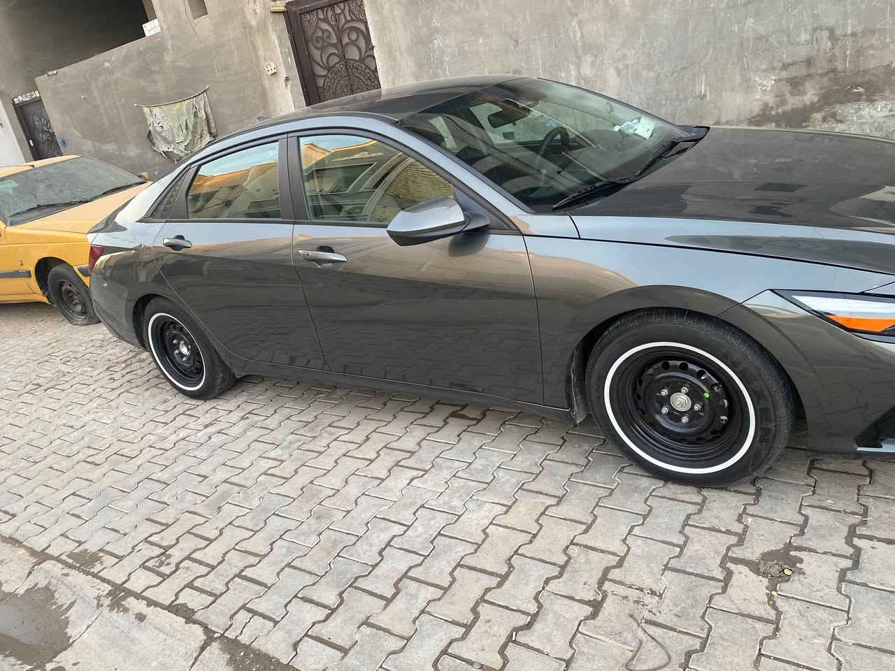 السلام عليكم 🌹

🚘 للبيع النترا موديل 2024
🔹 فول مواصفات عدا الفتحة
🔹 البيع أو المراوس حسب قناعة

✨ المواصفات:
• تقديم وترجيع على البصمة
• تشغيل عن بُعد
• أنظمة قيادة ذاتية
• شاشة متصلة
• رادارات أمامية وخلفية وجانبية
• وغيرها هواية مواصفات مميزة
.الحادث مرفق في الصور نص بنيد بارد وصبغ 
و4 اصابع بارد بيه فقط 

⛽ منظومة غاز جديدة، ما صارلها هواية من شديتها
🛞 تخم تاير أندلوسي أبو الخط 
🛞ممشى السياره 13 mi

📍 العنوان: بغداد – الشعلة
💰 السعر: 154$
📞 الرقم: ***********
