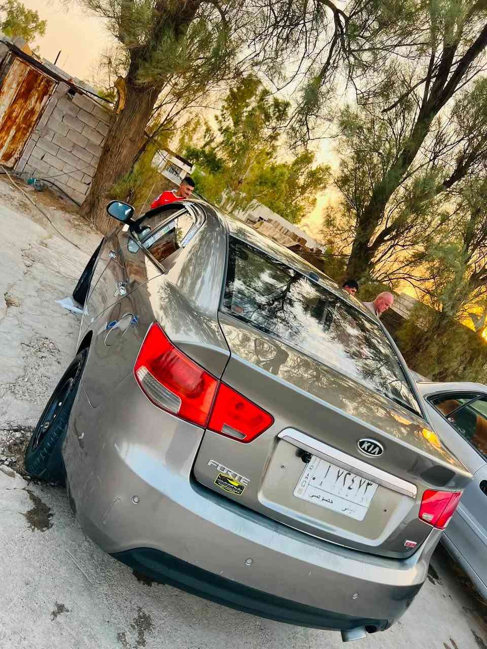 سلام عليكم فورتي للبيع او مراوس موديل 2013 خليجي سياره جديده صبغ قطعتين بدون دواخل سيارة كامله بدون نقص كير محرك جديد صدر امامي خلفي تبريد ثلج رقم ديالى تحويل مباشر محرك 1800
سياره فول موصفات 
شاشه كامره خلفيه
حساسات خلفيه
كشنات جلد تدفئه 
تحكم جهتين
مري شفط شاير 
مكاني ديالى للاتصال ***********
السعر 90 وبيها مجال
