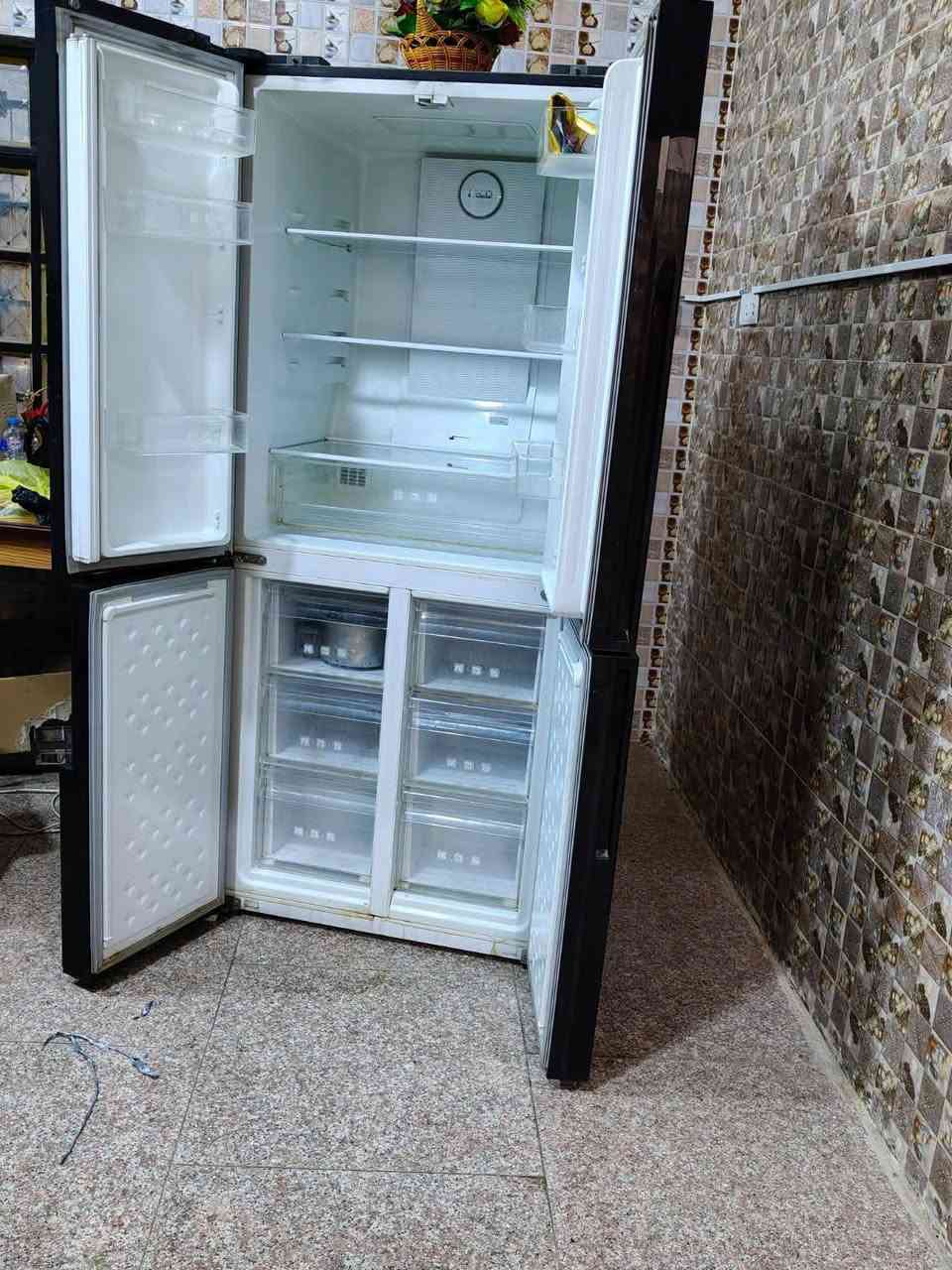 السلام عليكم ورحمة الله وبركاته.. ثلاجه نوع بلسان للبيع فيها عطل..اما في الماطور او في الكارت او قطع سلك ..  اما بالشكل جدا نضيفه بنسبة 90% السعر 350 الف دينار..  المكان ياسين خريبط مقابل المحكمه قرب عقارات الامير
هاتف 📞.***********
