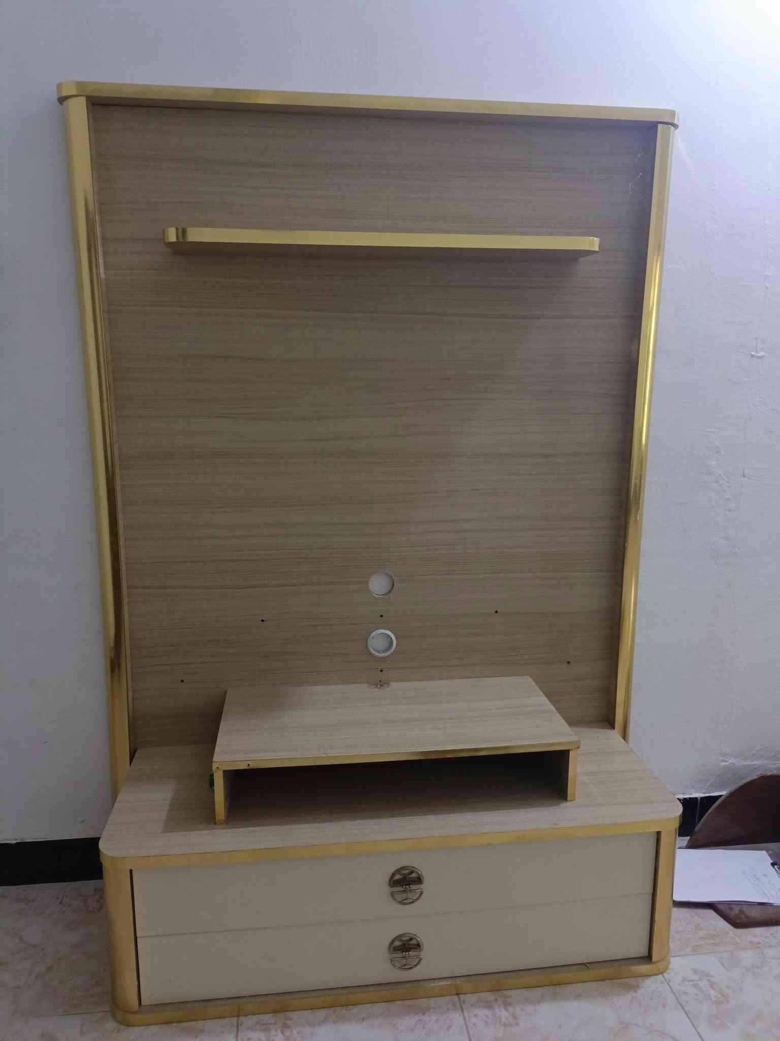 معرض وستاند تلفزيون للبيع
المعرض ب١٠٠ الف وستاند التلفزيون ب٢٥ الف
