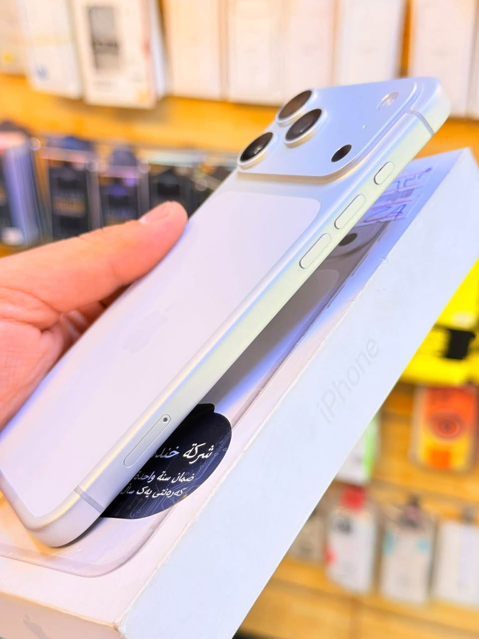 ايفون17برو ماكس ذاكره 256بطاريه 100‎%‎مشحون 66مره جهاز اخو جديد زلغ واحد مابي وتر بروف جهاز بمعنه كلامه نضيف لوان مميز لا مفتوح ولا مصلح داخل ضمان وكاله ملحقات كامله 
سعر 1825الف قفله من الاخير 
بغداد البياع شارع عشرين مكتب ماستر للمبايل 
***********

نص مكتوب في الصور:
- ١:٢٦ حول الاسم iPhone إصدار iOS 26.5.2 اسم الطراز iPhone 17 Pro Max رقم الطراز MFYM4ZA/A الرقم التسلسلي MVDW6DY13Y الأغاني الفيديوهات الصور السعة ٢٥٦ غ.ب. متوفرة ٢٣٧,٢٨ غ.ب. عنوان Wi-Fi 78:96:0D:E1:D6:12 Bluetooth 78:96:0D:DC:00:30 البرنامج الثابت للمودم 1.60.02 SEID
- ١:٢٦
- حالة البطارية
- عادية
- تعمل بطارية iPhone هذه على النحو المتوقع. حول البطارية والضمان...
- الحد الأقصى للقدرة
- ١٠٠٪
- هذا قياس لقدرة البطارية مقارنة بقدرتها عندما كانت جديدة. قد تتسبب القدرة المنخفضة بتقليل ساعات الاستخدام بين عملية الشحن والأخرى.
- عدد الدورات
- ٦٤
- هذا هو عدد مرات استهلاك iPhone لقدرة البطارية. معرفة المزيد...
- تاريخ التصنيع
- أيار ٢٠٢٦
- أول استخدام
- حزيران ٢٠٢٦