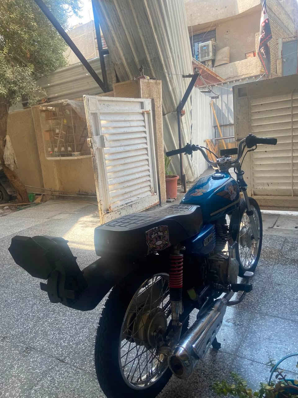 دراجه ايرانيه خمسه كير محرك بلادي السعر 400وبيه مجال حك الجيه متوازي عله بيعته واتساب فقط ***********
