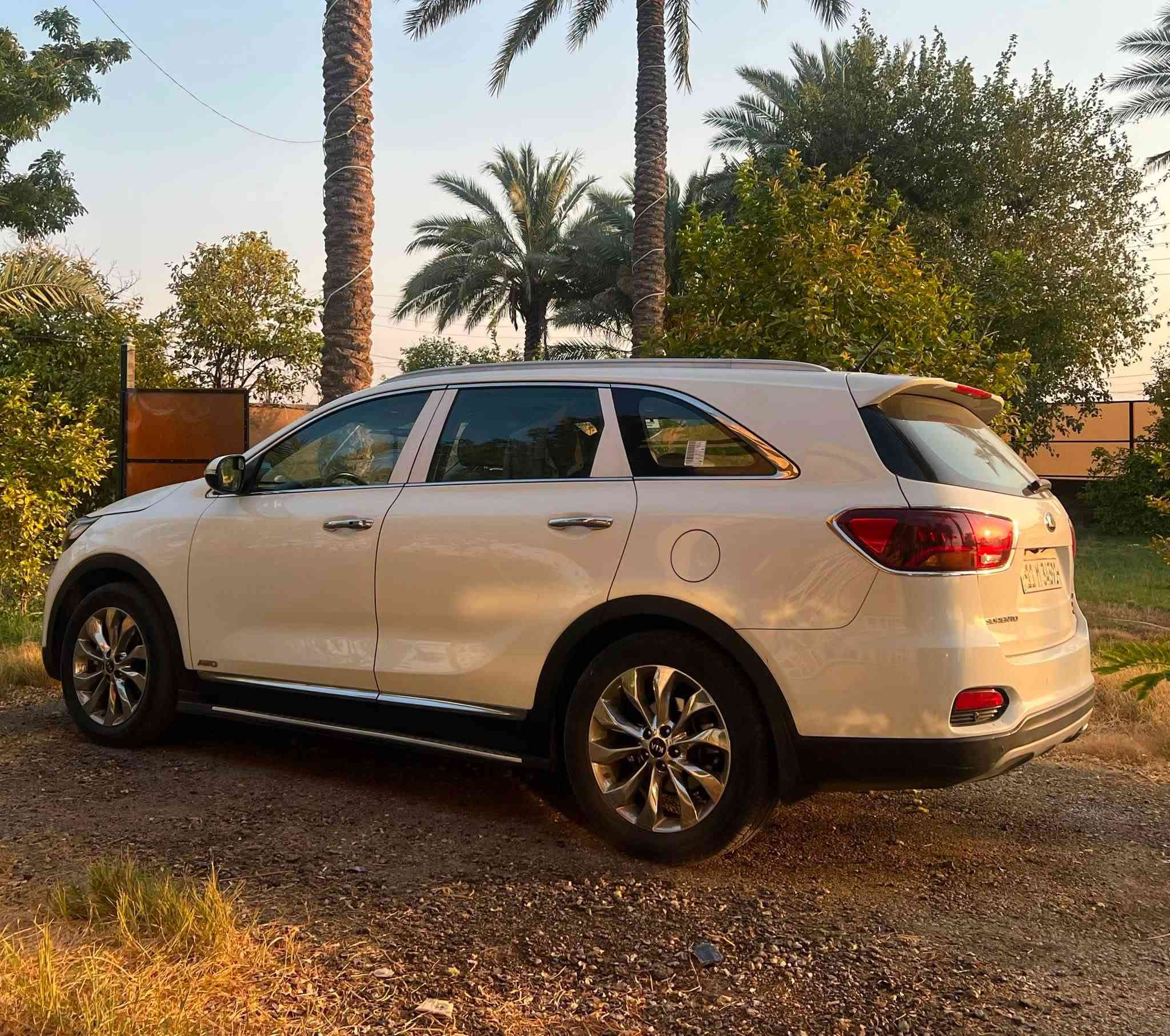 سورنتو 2018 GT-Line فول مواصفات 1/1  - السيارة 6 سلندر فور ويل ماشيه 95 حقيقي بيها فقط صبغ ربع الجاملغ الامامي سيارة نضيفه السعر 233 التواصل ***********
