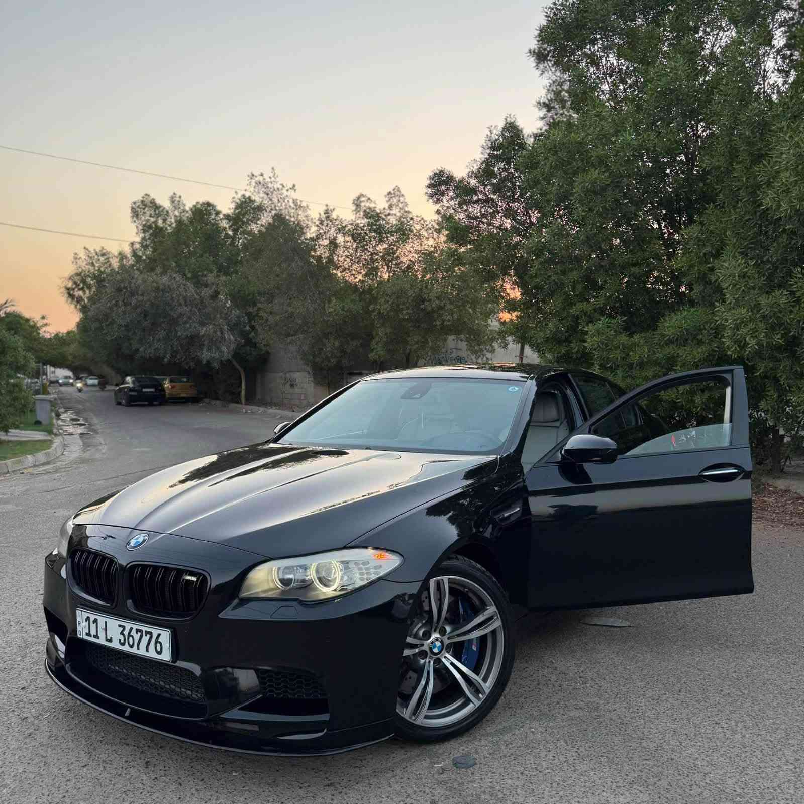 السلام عليكم 
بسم الله 
للبيع
BMW
M5 F10 2013
اصل استيراد القلم خليجية السيارة
4.4L محرك توين تيربو
600HP✈️✈️
عليها داون بايب وبرمجة
مواصفات السيارة:
بيبان 
كامرات 360
كير 3 وضعيات
ستيرن 3 وضعيات
تبريد خلفي دكتات بلتكم ايضا 
صندوك ينفتح بحركة الرجل
5 بردات
وضعيات قيادة كومفورت وسبورت وسبورت بلاس 
عليها دركة كاربون فايبر
عداد 330
شاشات خلفية 
مواصفات هواية متخلص 
السيارة جاهزة ونظيفة 
ماشية 80 الف كيلو
رقم بغدادبأسمي
مكان السيارة بغداد 
صبغ فقط دعاميات 
الي ميعرف بهيج سيارات ليخابر رجاءً
بلعافية مقدما على الي ياخذها❤️
السعر 28000$
*********** فقط اتصال
