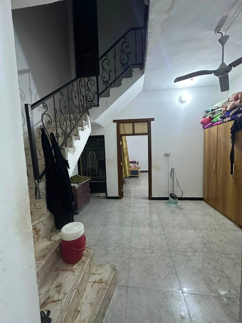 السلام عليكم /بيت للبيع طابو صرف

المساحه/ 125  

📍عنوان البيت شارع80  المنهدسين الرابعه 

مجاور مدرسه عمر عبد العزيز وقريب مول زيد 

واجه 5م 
يحتوي على صاله
غرفه نوم 
مطبخ 
صحيات داخليه 
صحيات خارجيه
طارمه مع ممر خارجي وداخلي 
السعر 122
للاستفسار 
☎️ الاتصال على الرقم ***********

