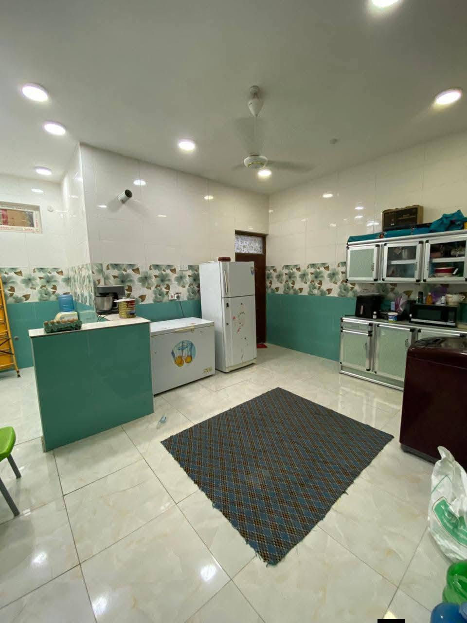 دار سكني للإيجار  ✨🏡

موقعه #حي_الجامعه_شارع_20_التجاري
قرب مدرسه الجامعه الابتدائيه 
📐 المساحه 200 متر 
يحتوي علئ 
٠غرفة نوم
٠ صاله كبيره     
٠استقبال كبيره
٠مطبخ حار وبارد
٠صحيات داخليه وخارجيه
٠حديقه
كافه الخدمات متوفره تبليط مجاري

📞 #للاستفسار_اكثر_***********
أو مراجعه مكتب السند للعقار الكائن في الجزائر شارع المطاعم مقابل مدارس التفوق الاهليه
