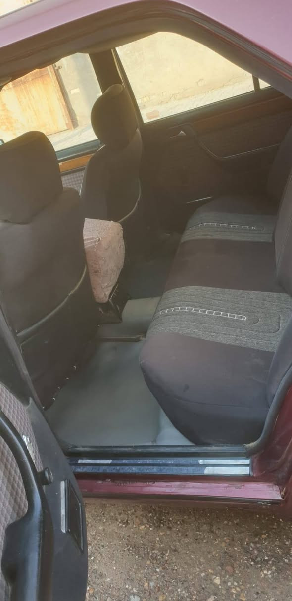 السلام عليكم دب موديل 91اصل بسمي سنويه قبل شهر خلصت رقم بغداد سياره جاهزه محرك ثنين ونص فيشه وبطل مكينه وكير وحداديه كله جديد تبريد شغال سيار معمره قاده دبل بس جهت سائق وشغل مرتبب مشتغلينه عنوانه بصره سعرب45وبيه محال قليل ***********
