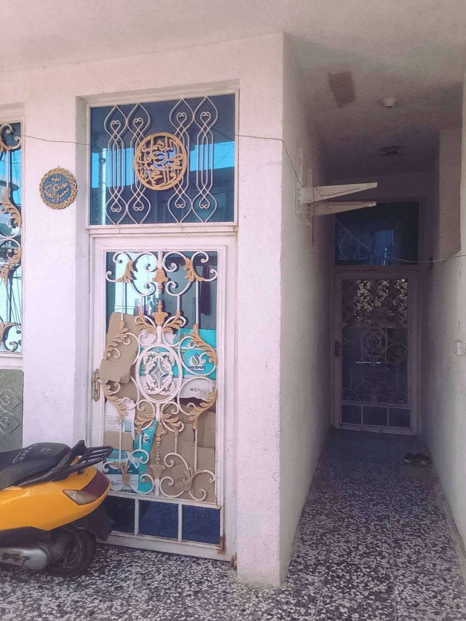 سلام عليكم بيت طابو صرف بيت للبيع بسمي مساحه 100طابقين ونص المكان زين القوس شارع ابو فضل قرب مدرسه الصينيه للاستفسار الاتصال على الرقم الموجود ***********
