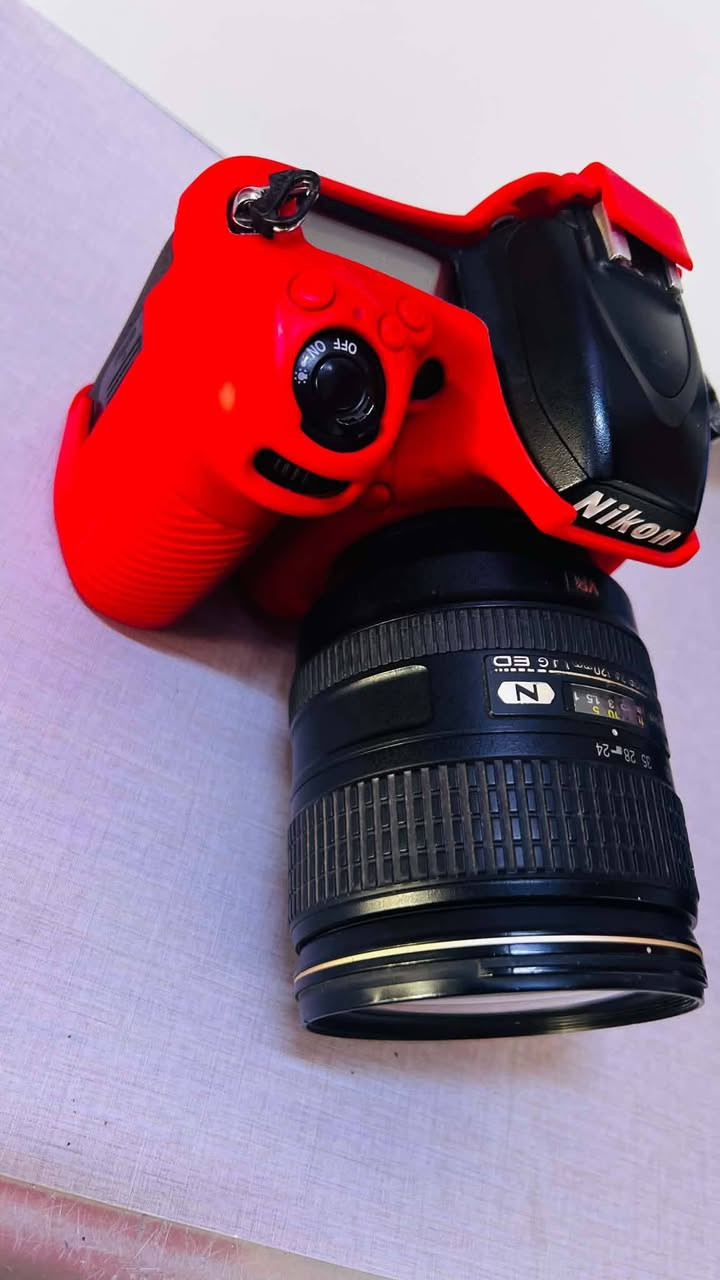 Nikon D 750
نطافتها 99‎%‎
نقص بس قبق البطاريه واكع 
السعر مليون و100
للاستفسار ***********
