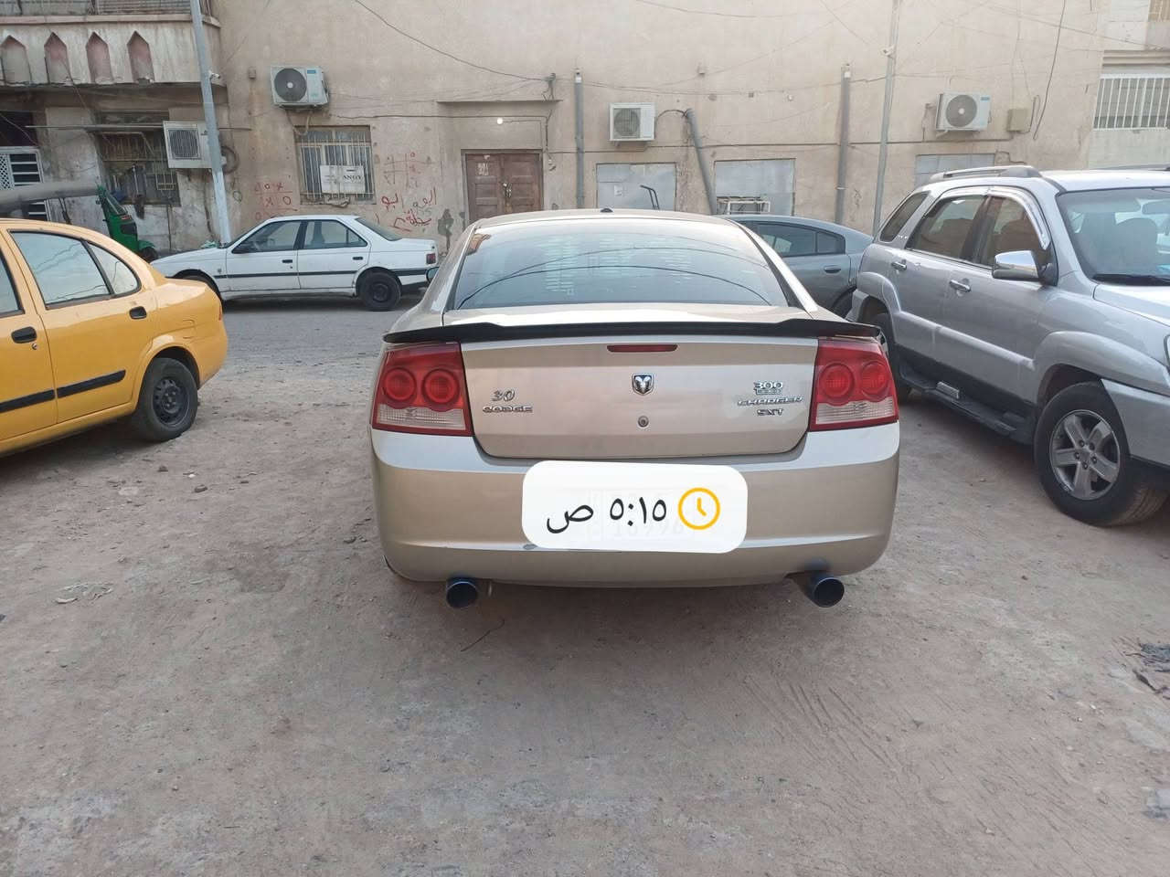 السلام عليكم سياره جارجر مديل 2010 بدون خسل وصرته سياره جديده بمعنى الكلمه كير مكينه وخم تاير بل كارتون التواصل ***********

نص مكتوب في الصور:
- ٥:١٥ ص