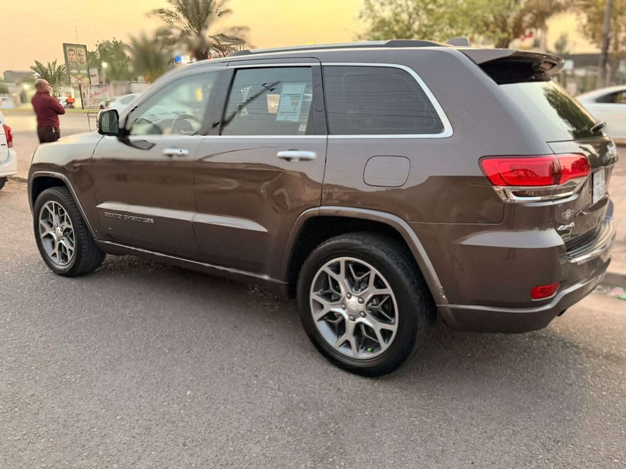 للبيع جيب شيروكي اوفر لاند ( overland)
موديل ٢٠٢٠ وارد خليجي مكفول كير ومكينة
 لون قهوائي  مكفولة من ضربة وصبغ وتبديل 
المواصفات: محرك 3.6   6 سلندر 
رادار امامي خلفي 
كشنات جلد تدفئة وتبريد 
شاشات خلفية 
 مرايات تعتيم ذاتي مع تحذير النقطة العمياء 
سقف بانوراما 
جنطة كهربائية 
دفع رباعي 4*4 
ايضاً نمط سبورت 
جكات 
تشغيل عن بعد 
تدفئة ستيرن 
نظام تشغيل وإطفاء أوتوماتيكي بالازدحام 
ذاكرة لحفظ وضعية السائق 
دخول ذكي 
نظام تعليق هوائي ذكي 
لايتات LED   
محرك كير مكفولات من الفتح والضرر
غرفتهة نظيفة وجديدة  

مكاني بغداد شهداء البياع سيف للاستفسار ***********
السعر ٢٥٨ ورقة وبيهة مجال
