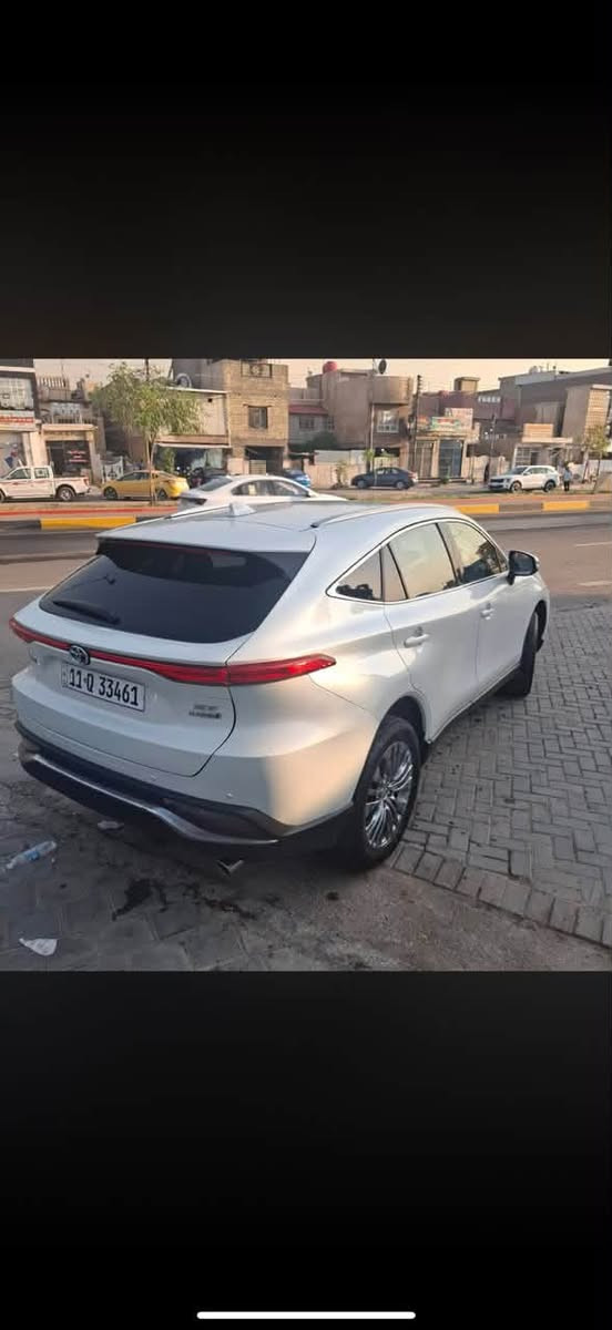 اخوان تيوتة فينزة موديل ٢٢ هايبرد فول مواصفات عدة الفتحة ماشية ٤٢ الف بدون ارباك ظرر تبدليل جنطه بنيد بي طعجة مبدل 
ماكو داعي احجي سيارة غنيه عن التعريف صدر تايرات مكينه كير كفاله عامة داخل رادار حساسات كلوب مامشتغل بيه بدوون داخل بدون ارباك 👆235 ورقة رقم هاتف ***********
