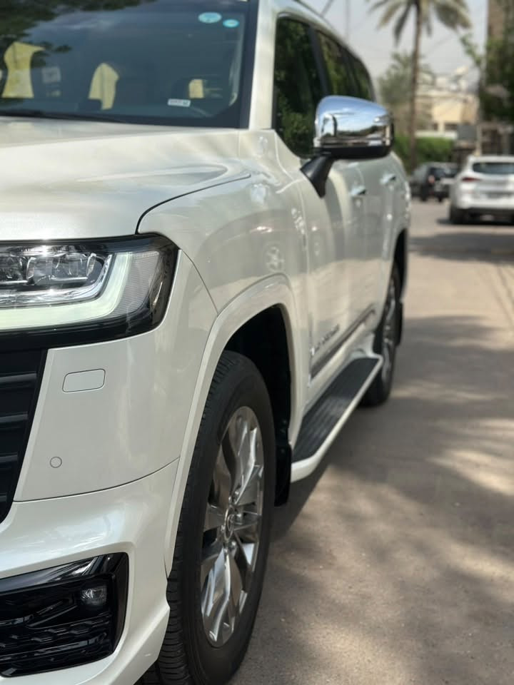 لاندكروز موديل 2023 VX ساز لمتيد اصلي كفاله عامه اللون ابيض رقم اربيل الجديد - محرك 4000 تنفس طبيعي 
السياره فول مواصفات كفاله عامه من كلشي ومعروفه مواصفات ال VX  اربع كامرات محيطيه 
 السياره ماشيه / 9500
للاستفسار  اتصال  ***********
مكان السياره بغداد
