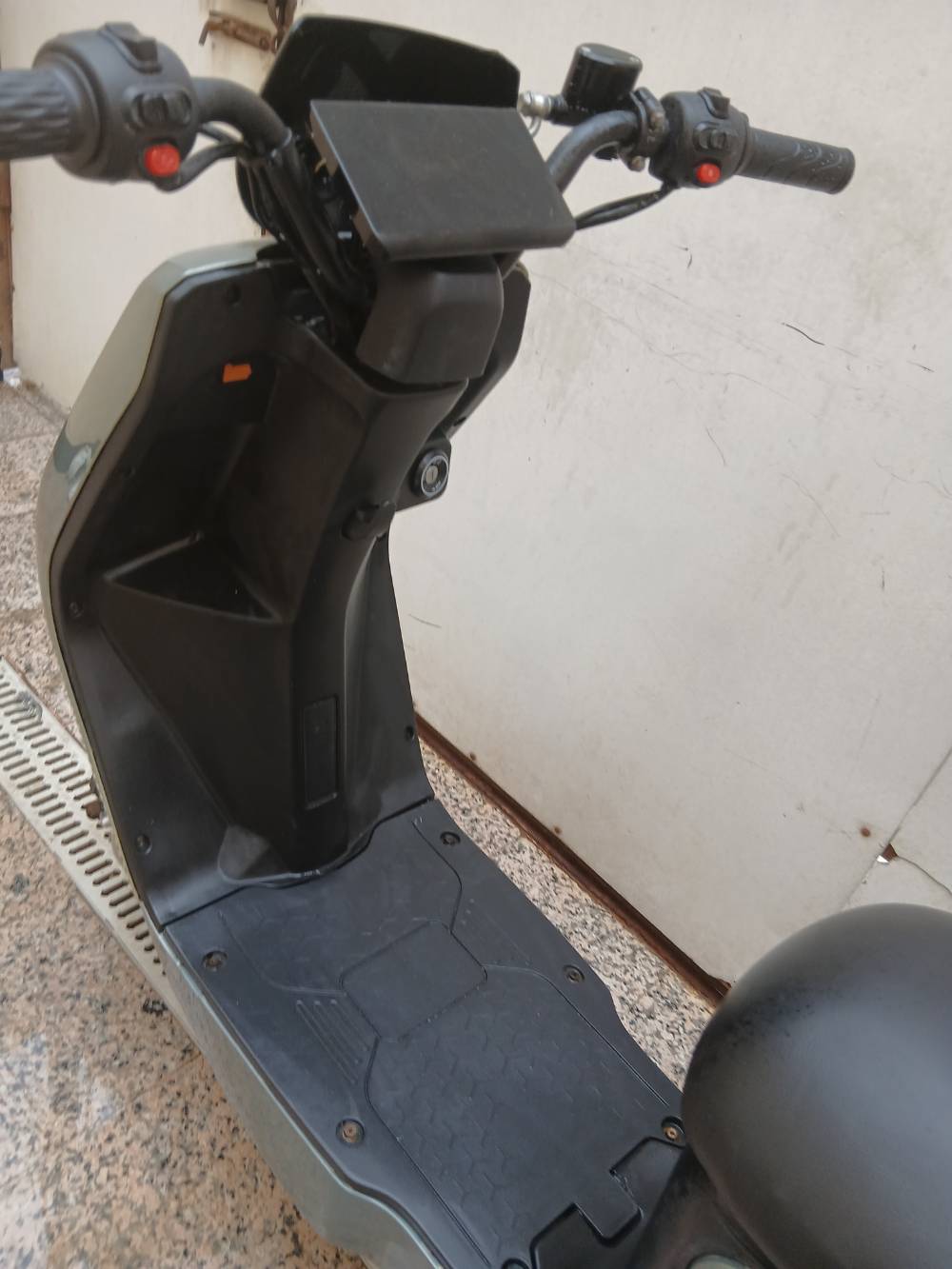 بوليس شحن • عاطلة • بطاريات