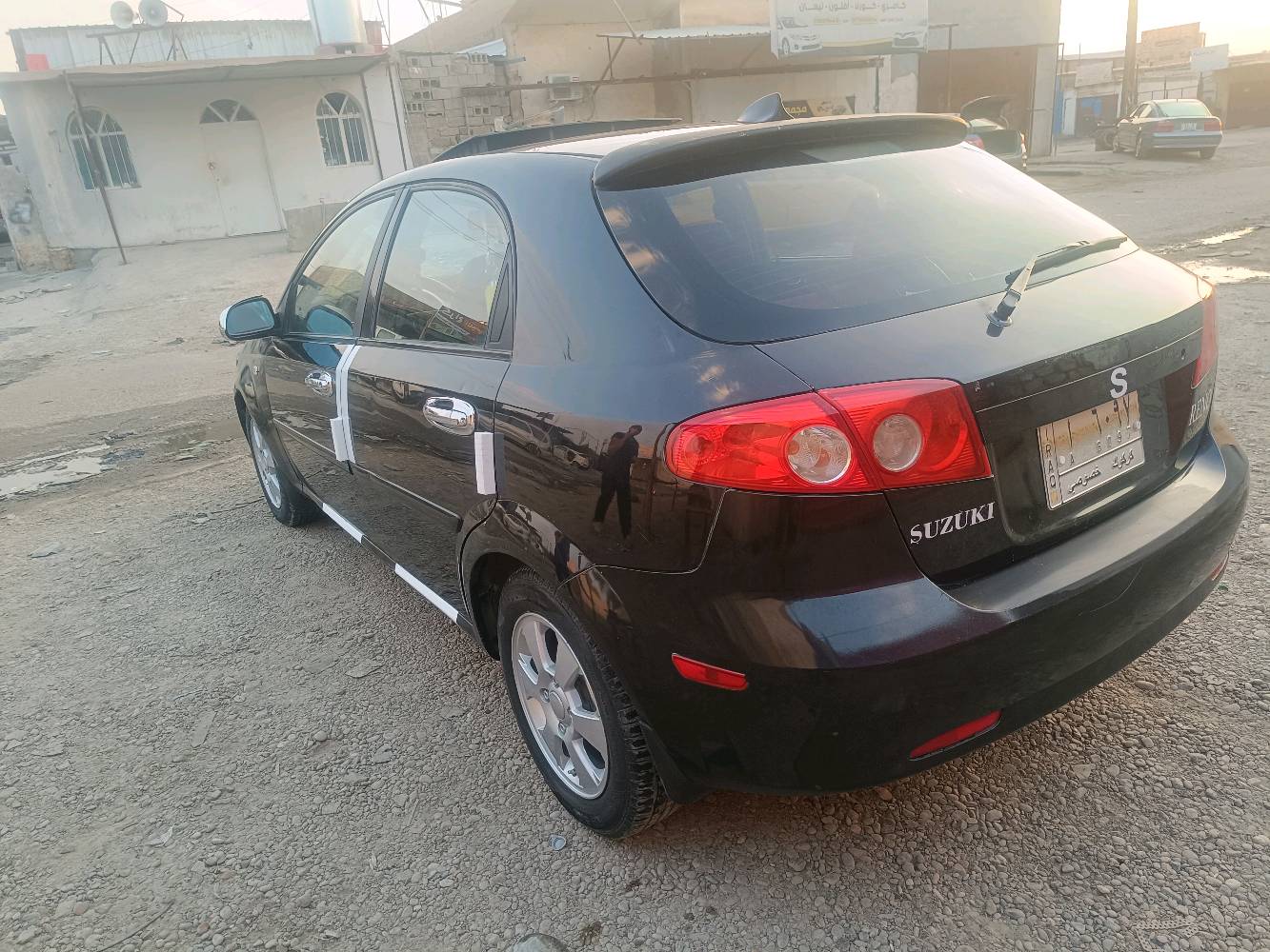 ***********..***********
شنو موديل السيارة بالضبط وسنة الصنع/الدخول؟ وهل هي أوبترا لو شنو اسمها الكامل؟: 
ساسوكي هاش باك 2008
وين موقع السيارة هسه؟ وأي محافظة/منطقة، وهل متاحة للفحص والمعاينة بأي وقت؟: 
تكريت 
شنو وضع الممشى (الكيلومترات)؟ وهل المكينة، الجير، المكيف، والهربائي شغالين زين؟: 
تدفئه وتبريد
هل السيارة بيها صبغ أو سمكرة أو حوادث سابقة غير اللي مبين بالصور؟ وشنو سبب البيع؟: 
بيها قطعتين ولباقي مكفول