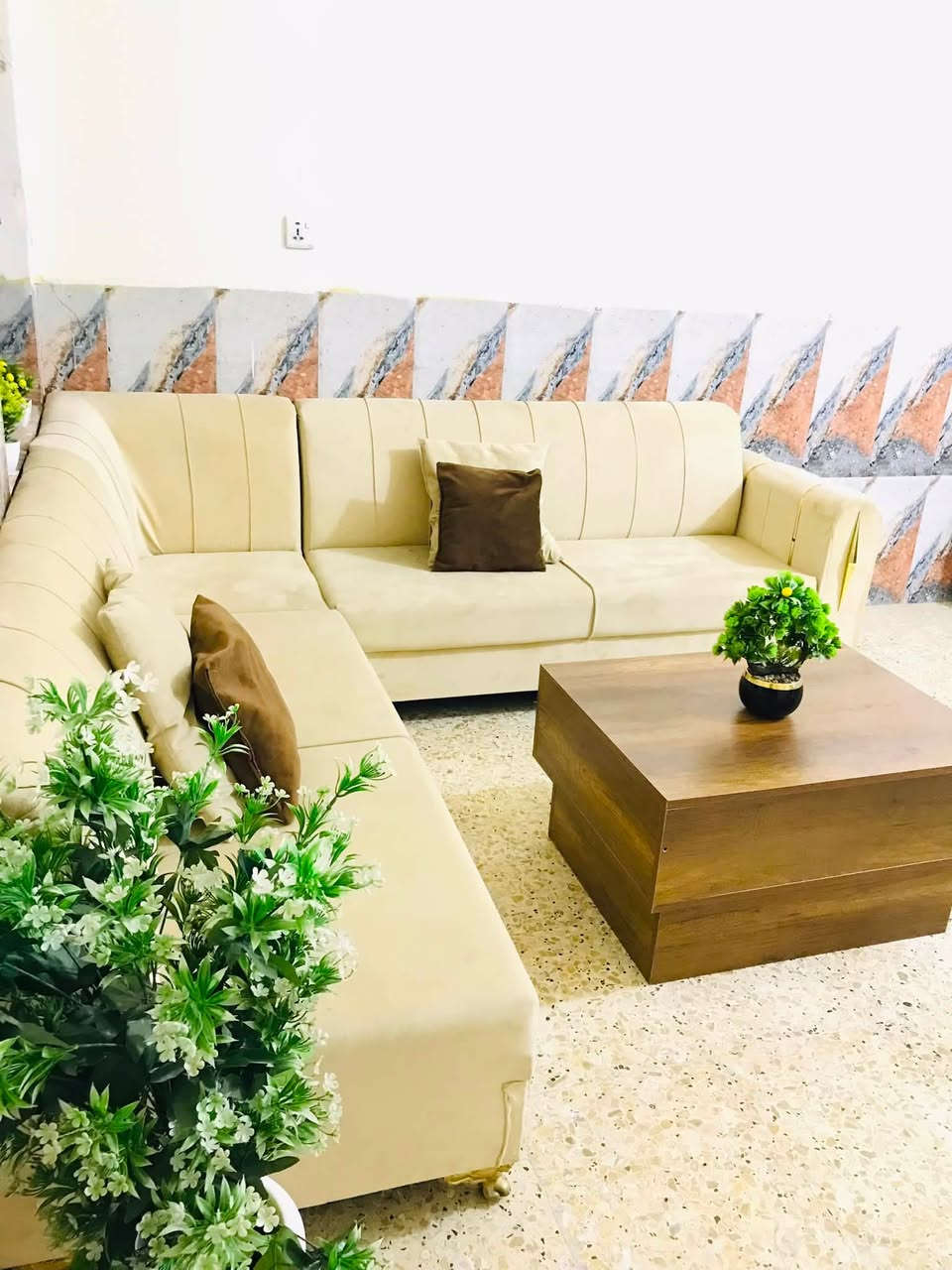 تخم ٧ مقاعد عراقي مستعجل ع بيعته شتنطيني بيه بس لا تكسر بسعره مستعمل شهرين فقط *********** بغداد الشعب
