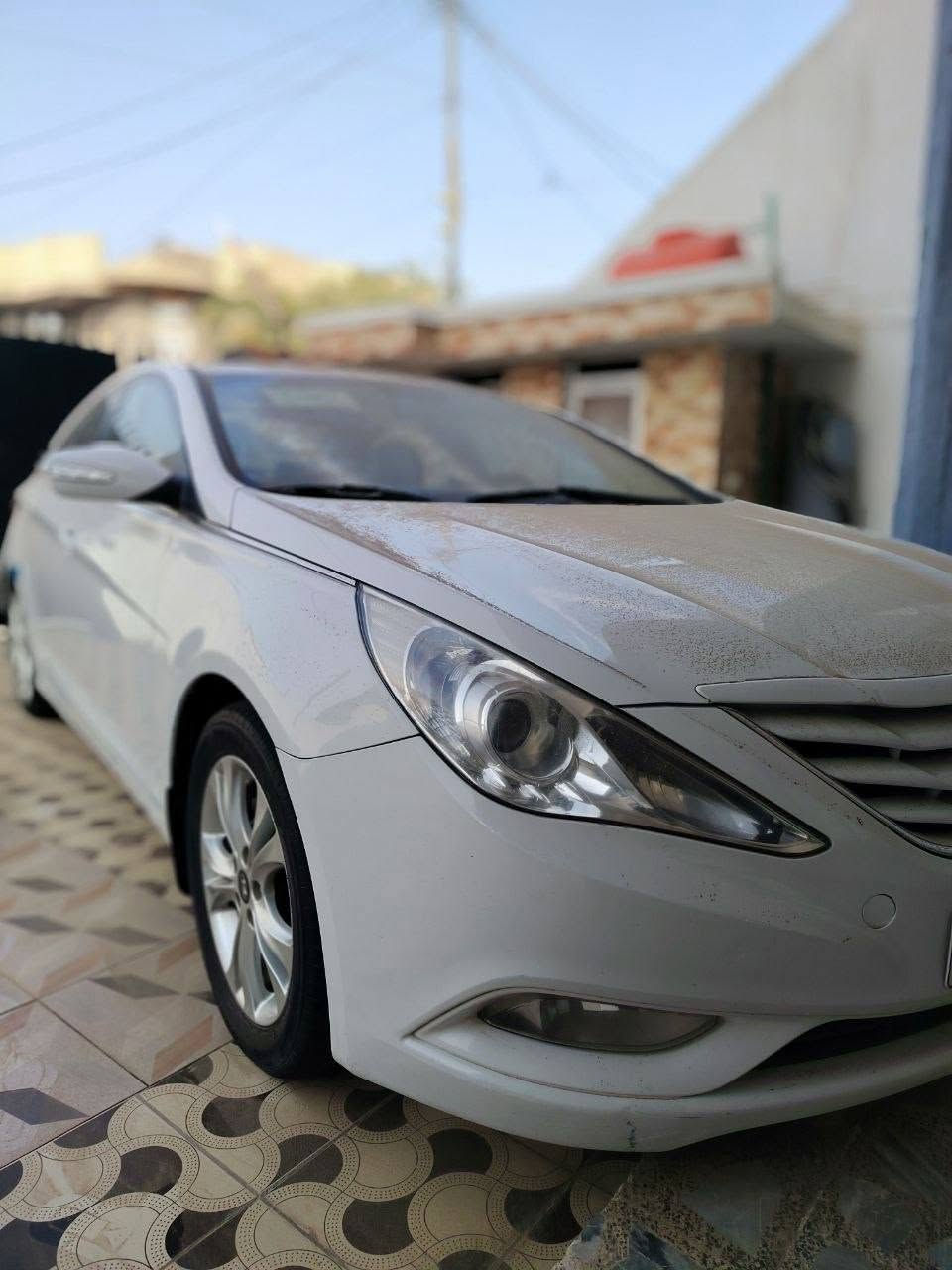 السلام عليكم
سوناتا خليجي 2013 
مكينة دوش 2400 
كفاله من الضربة والصبغ والتبديل 
تبريد امامي و خلفي 
مري شفط 
حساس خلفي 
تحكمات ستيرن  و شفتات 
شاشة اندرويد وكامرة دوارة 
ماشيه  128 كم حقيقي

بأسمي مداور ثاني يوم 
رقم بغداد
مكاني بابل جبلة 
تلفون /***********
