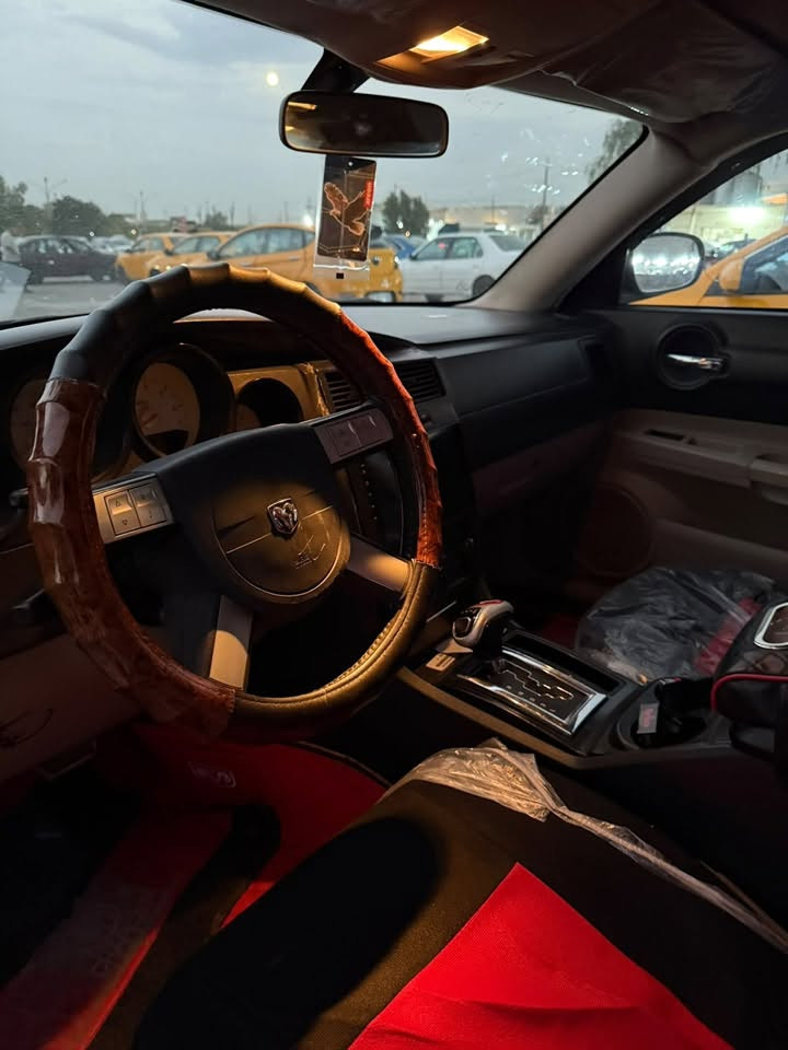 دودج تشارجر SXT • ٢٠٠٧ • صبغ عام