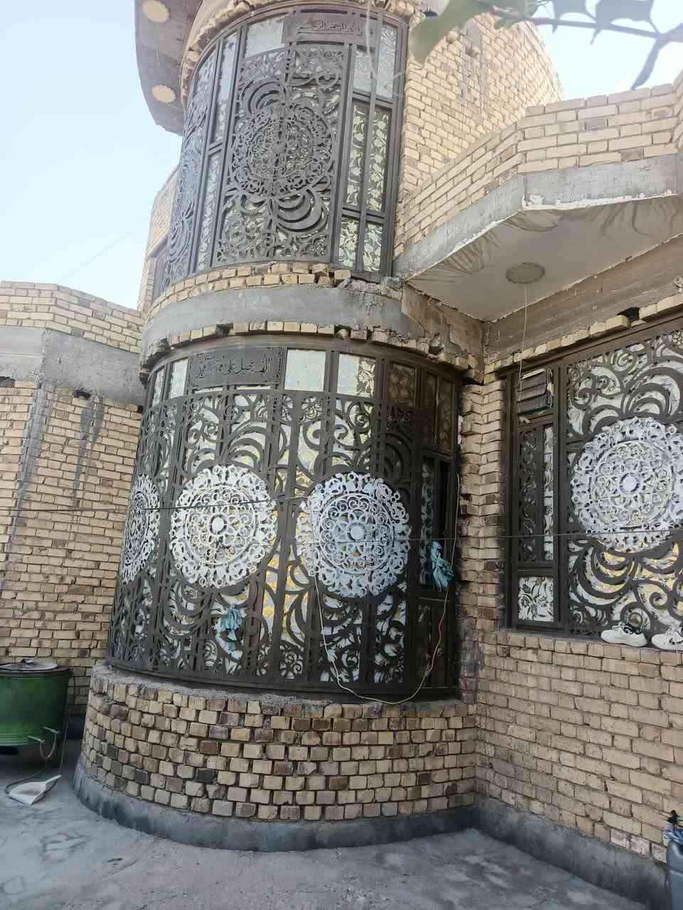 بيت مساحه ٣٥٠ زراعي  ركن سبعه نيسان الجسر الجديد قريب على السياسين كامل الخدمات ماي مجاري مولد انترنيت تفاصيل أكثر علئ الرقم ‏‪***********‬‏

