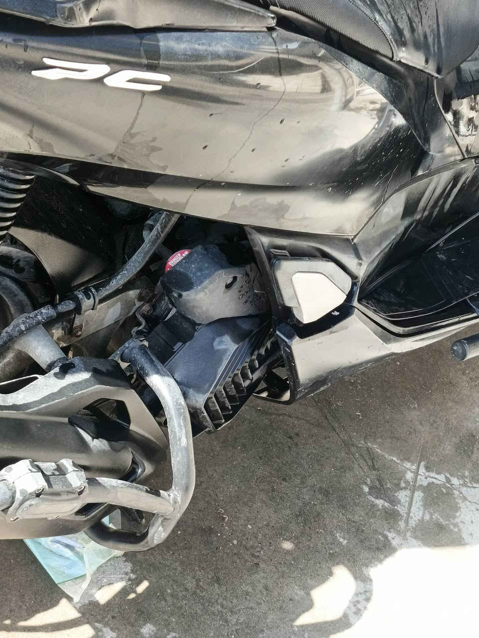 سلام عليكم... 
دراجه بي سي اكس Pcx جيل الرابع 4 لون اسود 
كلها بلاديه اوراقها موجوده مكينه ما مفتوحه وناعمه حلوه 
سعر مليونين وربع        2,250
ع/ بغداد البياع منطقة الري و قريب على تقاطع درويش 
ه‍/   ***********
