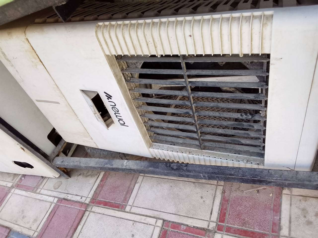 اغلاف مجمده نضيف 
والمبرادات مابيهن مطورات 
مطور مل مبراد يصير بنكه قوي ثلاث سعر سعر مناسب.
