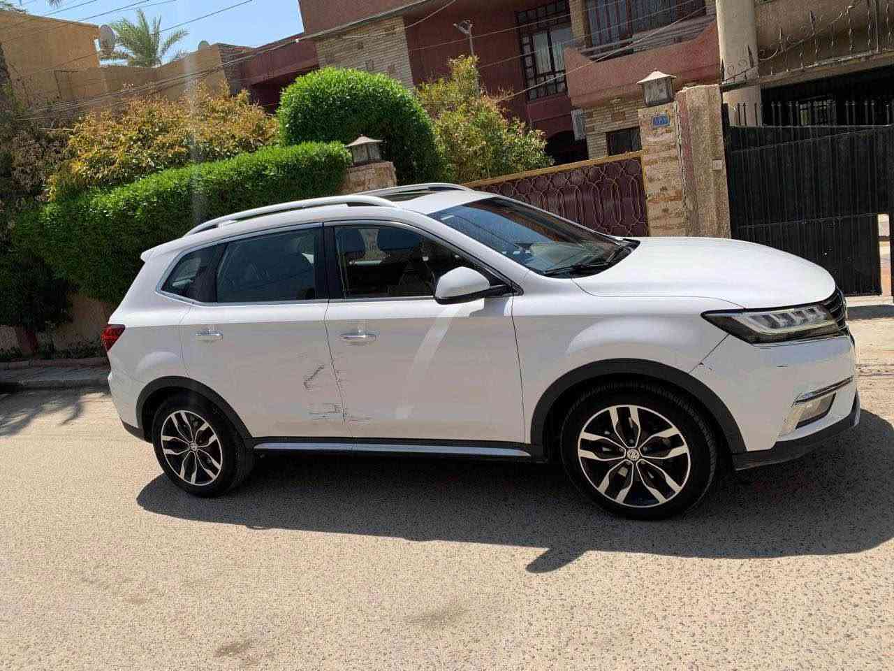 السلام عليكم 
للبيع بسعر مناسب جداً 
او مراوس سد بسد بدون فرق يفضل ( byd )
MG RX5 2.0T
  موديل 2022 
 سنوية بأسمي تحويل مباشر 
ماشية 90 الف تقريباً 

بعدها بالضمان 
السعر 128 ورقة 
المكان الدورة 
*********** بغداد, العراق

نص مكتوب في الصور:
- iQ