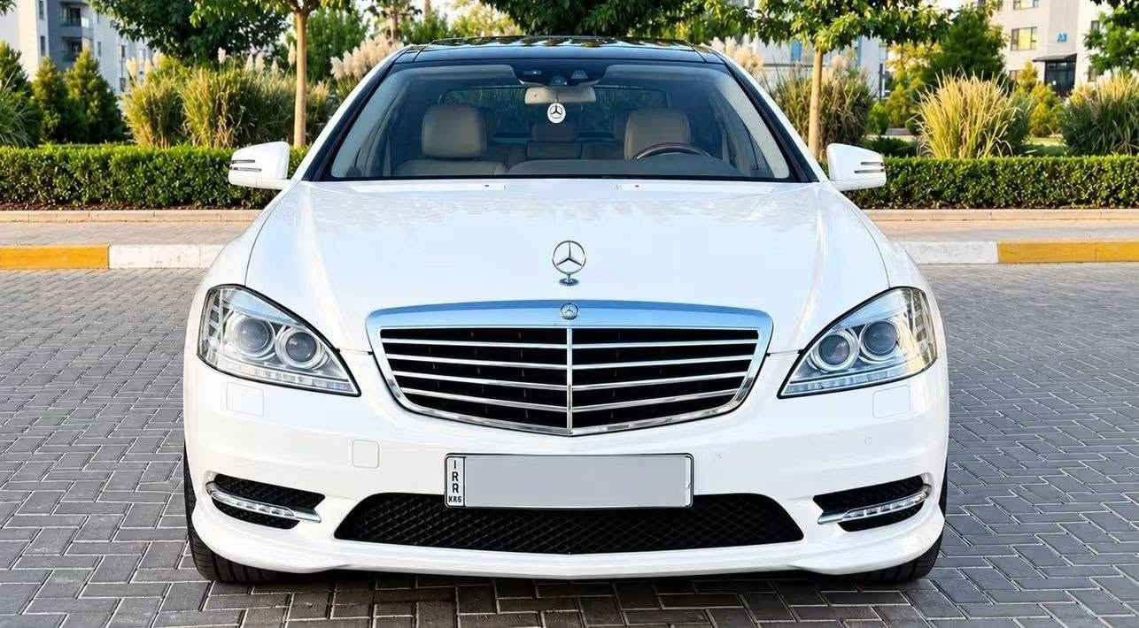 ارجو ان تستمع بمواصفات البنز الرئاسي وتفاصيله
بسعر مناسب 
مرسيدس S(class)350-(AMG EDITION) موديل 2012 
استلام شركة باچكير (اربيل)(مواصفات خليجي)
عداد المسافة 100 الف حقيقي..
كت (اي ام جي) اصل شركة بلادي
تحكم كشنات من الابواب الامامية مع التجاوي والبردات كهرباء•
تحكم كشنات مع ميزة حجم الخاص للجسم في وضعية الكشن•(نظام خزن)
ناظور ليلي (night vision)في الشاشة الامامية لعرض الطريق وكذلك عرض الاجسام عله شكل مجسمات وعرض الكاميرات في الطرق•
تدفئة وتبريد كشنات الامامية (نظام رئاسي)•
حزام امان(ياخذ وضعية الجسم )نظام رئاسي•
نظام(ESP)ميزة خاصة +أنارة داخلية متعددة.
سستم(هارمن كاردون)صوت مخيف مجسم حته بالكشنات سماعات مع السقف•
كشنات الامامي تدفئة وتبريد كهربائي(٣درجات).
مرايا عاكسة للضوء مع حساس مطري وحساس خلفي في السقف(تنظيم).
كاميرة خلفية دوارة مع لستيرن عند الرجوع الى الخلف.
اربع ابواب بصمة فتح وغلق السيارة.
اربع ابواب مع الصندوق شفط.
بصمة تشغيل السيارة.
حساسات امامية خلفية بلادي.
تدفئة وتبريد امامي(ثلج)منفصل حسب الرغبة مع وجود شبابيك في التكم من الطرفين•
نظام قفل الشبابيك والبانوراما عند تشغيل التبريد ذاتي(نظام خاص)•
ستيرن كهربائي 4 وضعيات+كير (تيبترونك).
ايرباك عدد 14 (منظومة حماية)..
دبلات كهربائية اوتوماتيك(سبورت وجبلي).
جهاز تلفون داخل السيارة للأستعمال..
بلوتوث/mb3/tv/dvd/auxميموري خزن..
منظومة زينون كاملة مع عدسة قلاب مع بك لايت ليد.
داخل جلد جوزي (مشمشي)مع دشبول مطعم صاج ملكي(لونين الدشبول)..
الستيرن مطعم بصاج ملكي مع لون الغرفة..
كرسي السايق كهرباء متحرك (خزن)مع الستيرن عند التشغيل (نظام رئاسي).
نظام الفوتو (للجامات)بلادي شركة..
نظام تحكم القيادة(S.C.M)..
ماوس تحكم كامل يظهر عله الشاشة (كونترول)•
خمس بردات كهربائية جوانب باب خلفي وبردة خلفية•
تحكم كشنات في الابواب مع التجاوي والبردات والبانوراما(نظام خاص).
ابواب خلفية كبير(VIP)..
جهاز(DVD)للعرض مكان تحت التجوة في الوسط مع ريمونت كونترول..
شاشات عرض عدد(2)لكل شخص تحكم خاص.
يوجد في وسط الجكمجة ثلاجة (لحفظ الاشياء)..
بانوراما عله طول السقف.
دكمة فتح الصندوق وغلقه وايظا دكمة قفل السيارة كامل (سنتر لوك)في الجنطة موجود•
ويل كب حجم(19)لوك جديد(اي ام جي)مع تخم تايرات.(توسايز)..
كتلوكات السيارة وكاعيات الشركة(AMG) وياه وهوك السيارة مع عدة الاسعافات وريمونت كونترول مع العدة (كاملة )..
السنوية محوله بسمي  وجدده ومسويله هزة وفحص بدون أي خلل تحويل أو وكالة بشرط..
السيارة مكفولة بدون صبغ فقط  بيه شبرين بجاملغ خلفي مبخوخ ومسويله بوليش وتشميع دمعة لسيارة..
السيارة انطيك اياه بشرط محرك وگير وحدادية وكهربائيات (صفر مسج)بدون أي خلل ومسويله سيرفس كامل(حدادية كاملة ودهن وفلاتر وتخم دسكات وفلنجات وبطارية أصلية ومي راديتر واذاين محرك وكير وهيدروليك وفلتر كير وتخم بلكات ومنظومة فيول بمب وتخم تايرات)بشرط السيارة جديدة لوك..
 وسعرها جدا مناسب بالنسبة للمواصفات والنظافة اللي عليه وروح جيك وبالعافية علياخذه..
مكان السيارة سليمانية 
للاستفسار *********** واتساب
