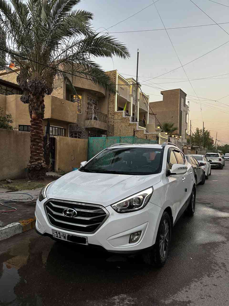 السلام عليكم
توسان موديل 15 خليجي 
گير ومكينه مكفولات
مكينة 2000 
تخم تاير جديد                                        تبريد ثلج.                                             السياره باسمي تحويل ثاني يوم 
السياره نظيفه كلش 
السعر 150 وبيها مجال
للاستفسار على هذا الرقم *********** 
مكان السياره بغداد الحرية
