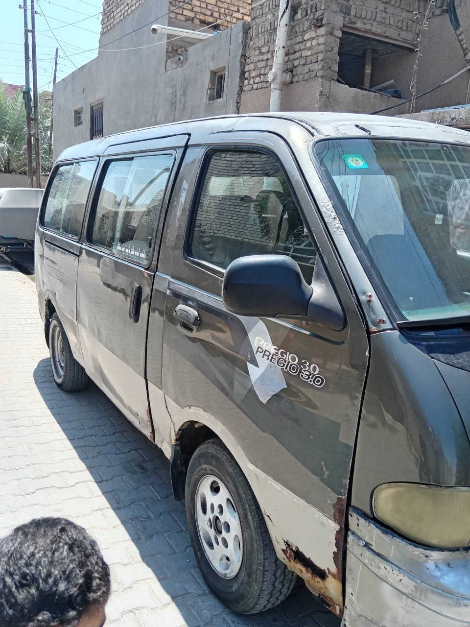 بريجو موديل 1999 رقم انكليزي سنوية تنتهي ٢٠٢٨ باسمي مصفره هيئه مرور بيها مكينه مسكر بيها نفخه بدون تنقيص  كشرها بلادي وبيها شواصي نضيفه عدا شاصي من جهه العبري معمر سعرها ٦٥ وبيها مجال الاتصال على رقم ***********
