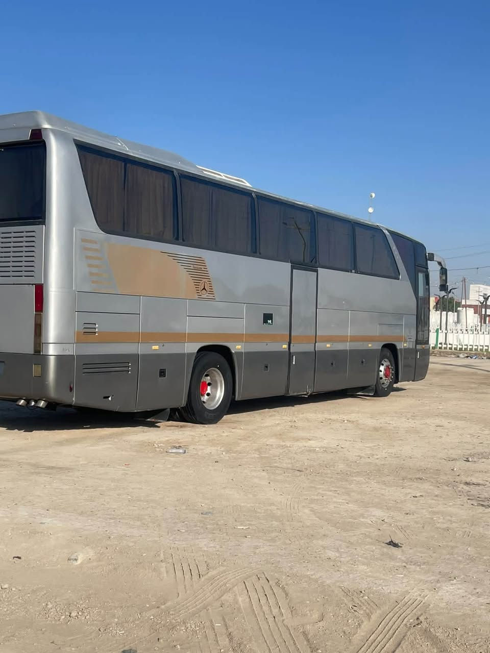 سلام عليكم  من رخصت الادمن البيع باص 350عاليه.   بيع مستعجل مكان البصره ***********
