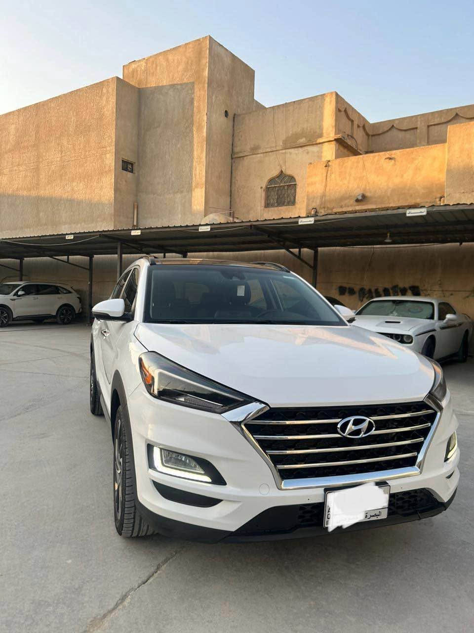 � للبيع توسان 2020 LIMITED وارد كندي 🇨🇦 🔥
اللون: أبيض 🤍 | المكينه: 2400 | الممشى: 120 ألف كم

سيارة Limited فل كامل، مواصفات عالية جدًا ومناسبة للي يريد سيارة مرتبة ومواصفاتها كاملة 

✨ المواصفات:

* بانوراما سقف 🌙
* جلد
* كشنات كهرباء
* تدفئة وتبريد الكشنات الأمامية ❄️🔥
* تدفئة كشنات خلفية
* تدفئة المقود 🔥
* كاميرات محيطية 360° 📷
* حساسات أمامية وخلفية
* رادار أمامي
* شاشة ومواصفات Limited
* تحكم كامل بالمقود
* مواصفات أمان ومساعدة قيادة متعددة

🔧 المكينة 2400، نظيفة وحيل مرتبة، والسيارة بشكل عام نظيفه كلش.

🚘 الحادث: فقط دعامية، مع فتح بلبنيد  للتقسيم، بدون صبغ وبدون بارد يوجد تصليح بسيط بالشاصي الأمامي أثر طخة بسيط جدًا من الأسفل، وما مأذي أي شي  بالسيارة.
باب السائق مفتوح وبي كلير من أمريكا.

🔥 سيارة Limited  وارد كندي، فل مواصفات، وممشى 120  

*********** الزبير 
السعر 165ورقه وبيه مجال بسيط Singapore
