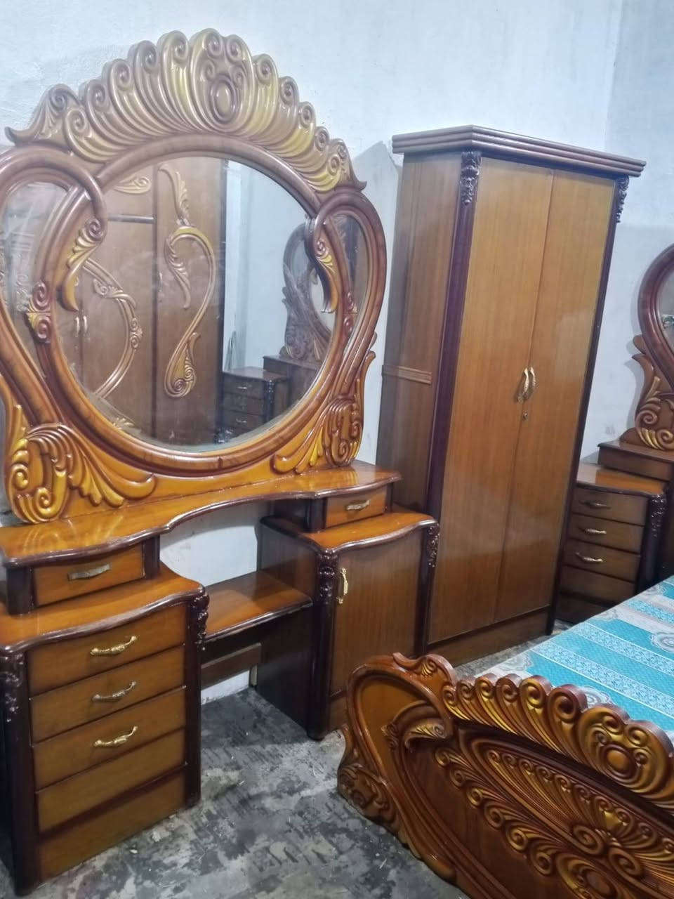 650غرفه ست ابواب مال عرسان صاج داخل وخارج بغداد الحسينيه مال الراشديه وعندي توصيل ***********
